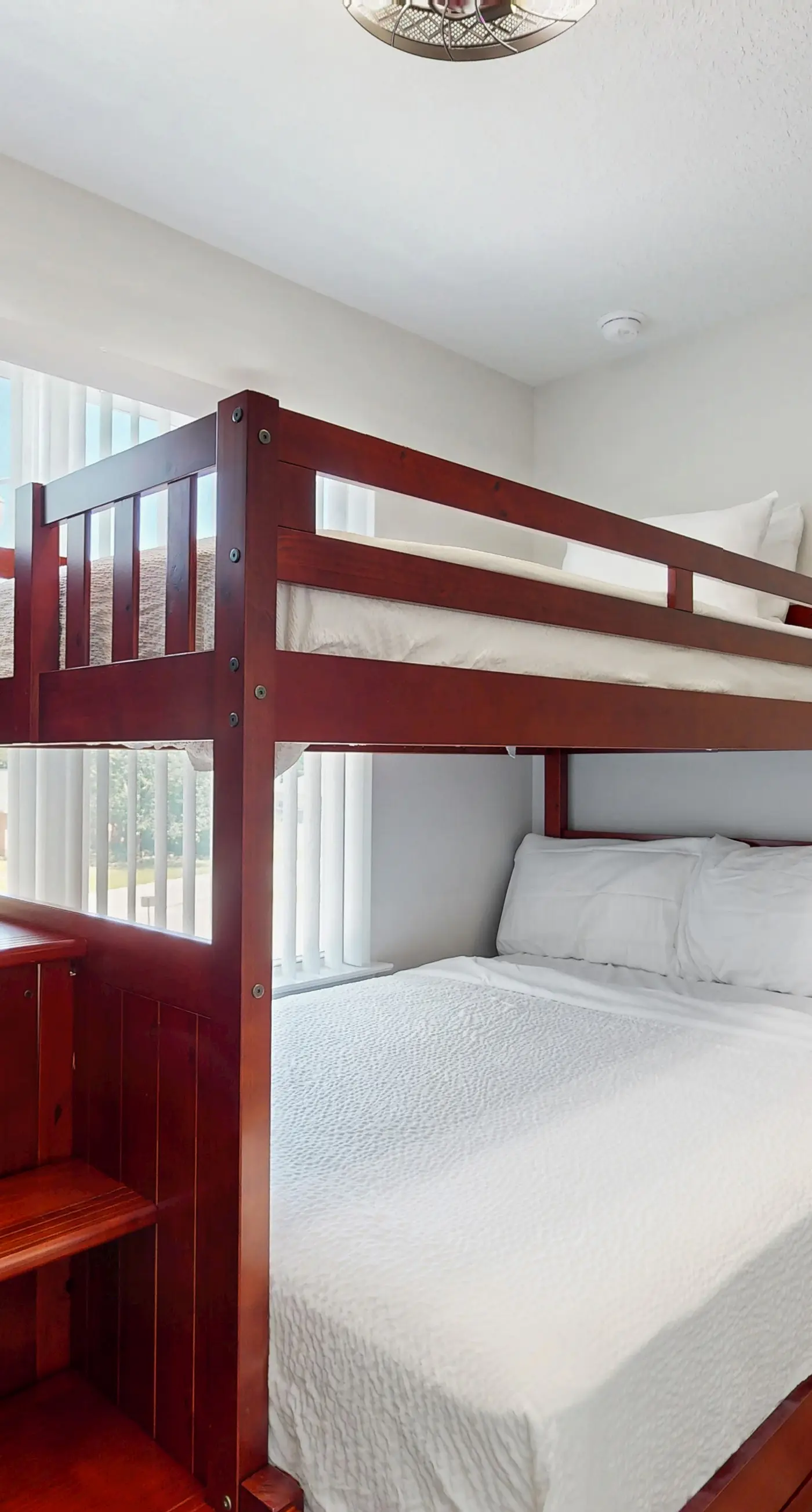 Spacious townhome, dog-friendly w full kitchen & shared pool