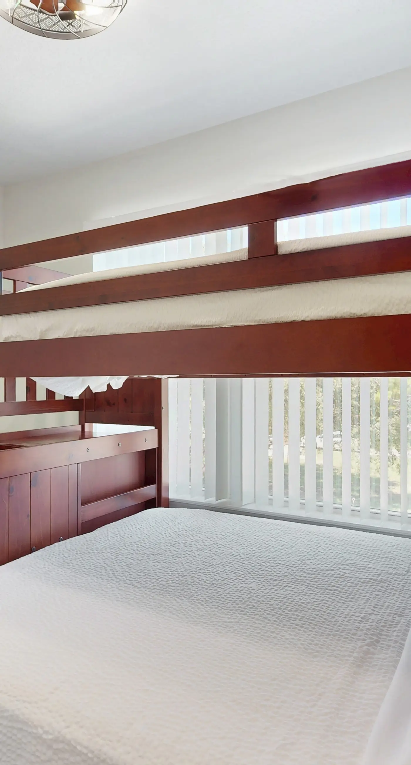 Spacious townhome, dog-friendly w full kitchen & shared pool