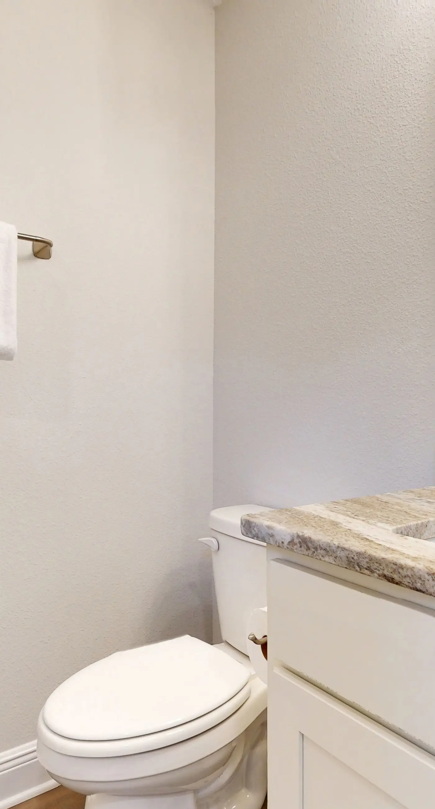 Spacious townhome, dog-friendly w full kitchen & shared pool