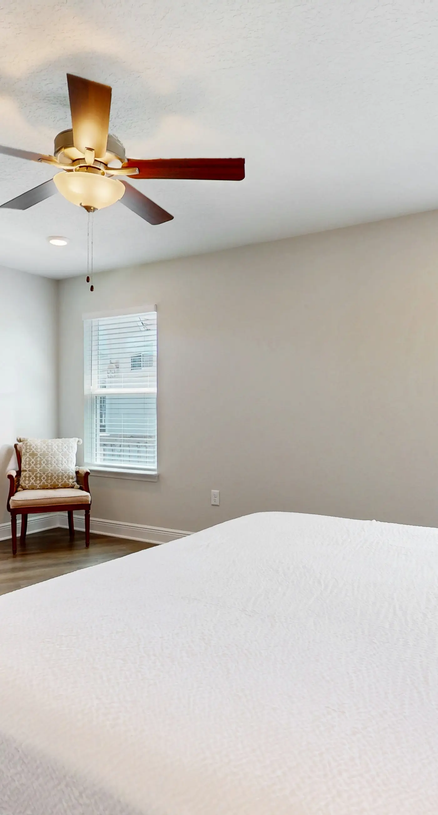 Spacious townhome, dog-friendly w full kitchen & shared pool