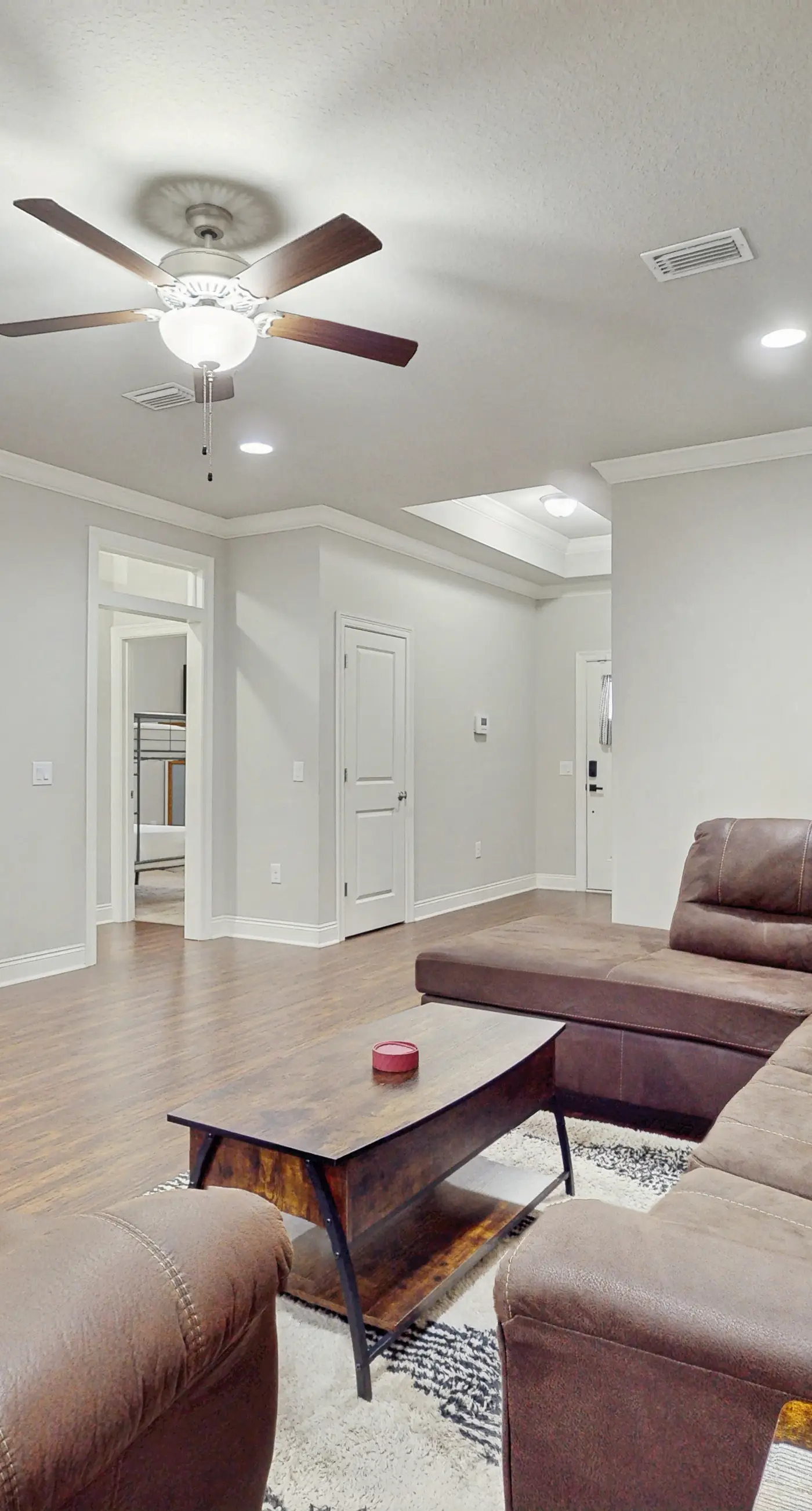 Cozy coastal private home with fenced yard, dog-friendly and close to beach