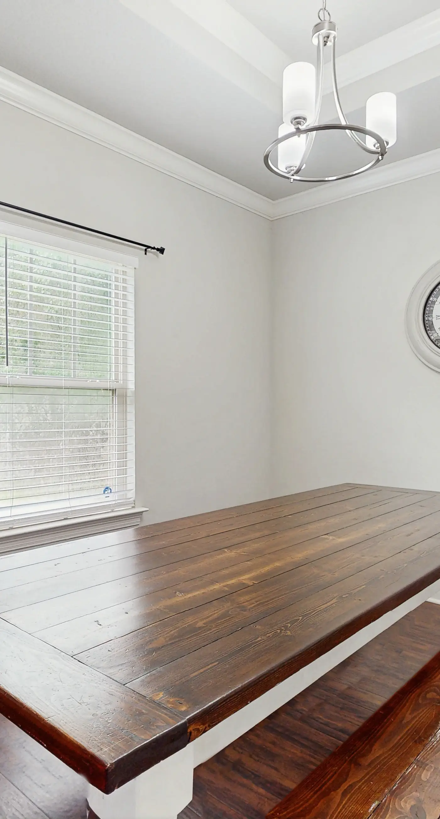 Cozy coastal private home with fenced yard, dog-friendly and close to beach