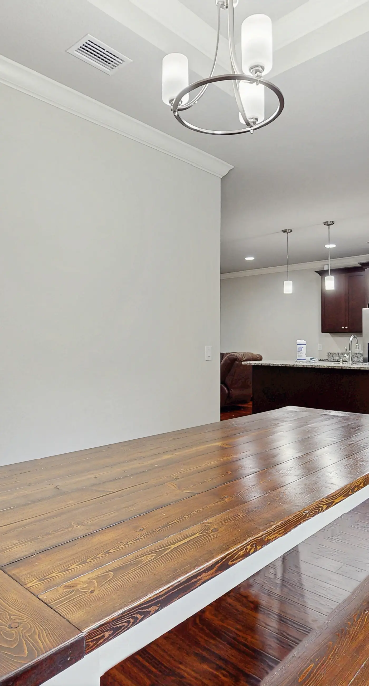 Cozy coastal private home with fenced yard, dog-friendly and close to beach