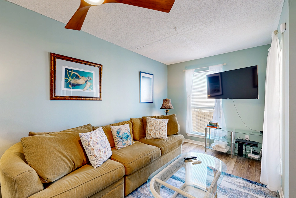 Bayview condo only steps from the beach w/ shared pool and peaceful location
