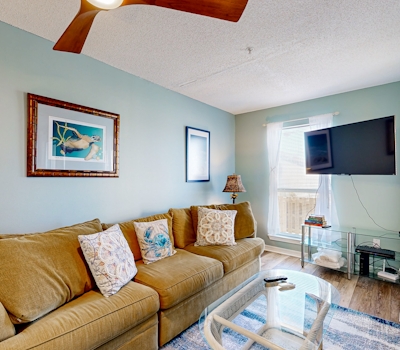 Bayview condo only steps from the beach w/ shared pool and peaceful location