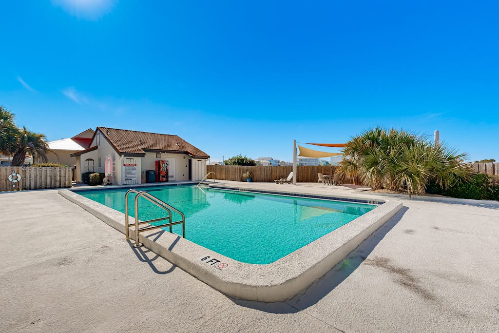 Bayview condo only steps from the beach w/ shared pool and peaceful location