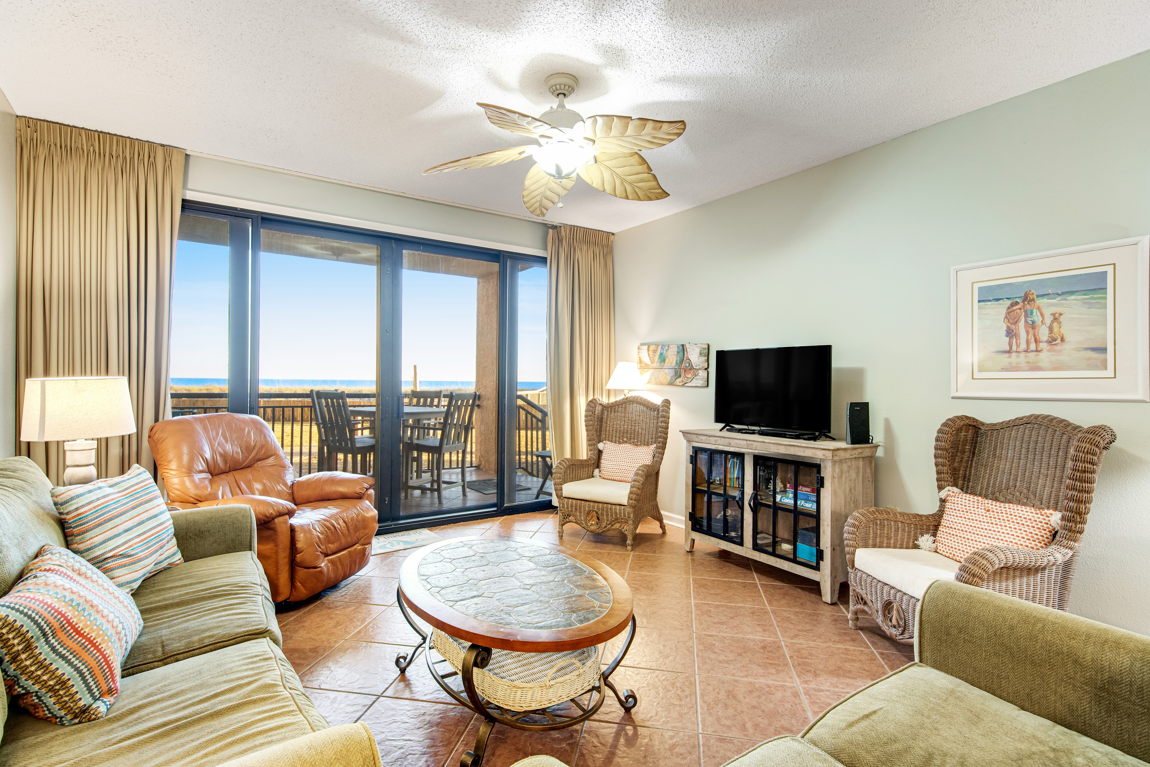 Beachfront condo with pool, tennis, fitness center & WiFi