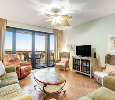Beachfront condo with pool, tennis, fitness center & WiFi