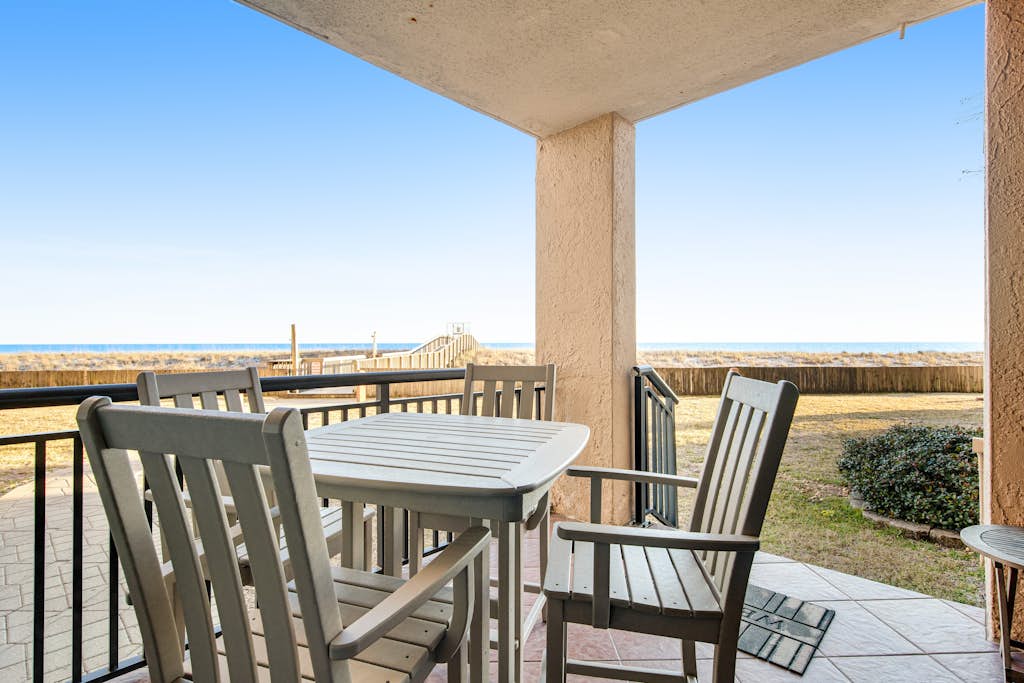 Beachfront condo with pool, tennis, fitness center & WiFi
