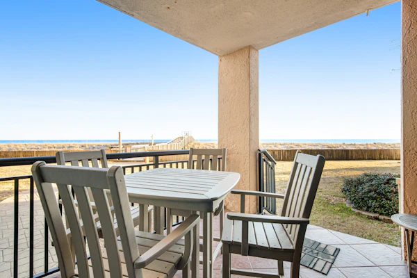 Beachfront condo with pool, tennis, fitness center & WiFi