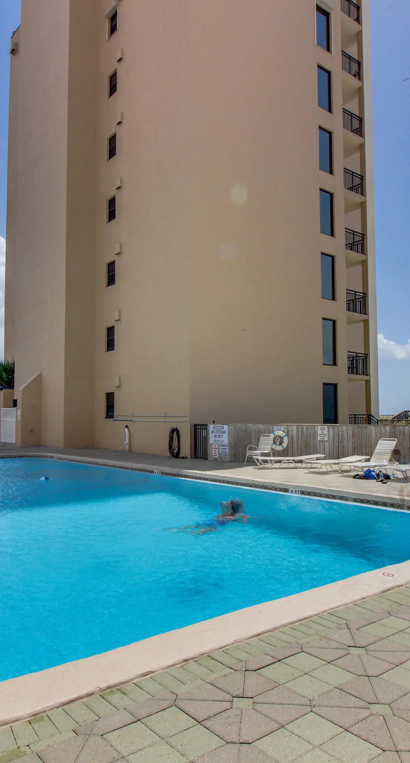 Beachfront condo with pool, tennis, fitness center & WiFi