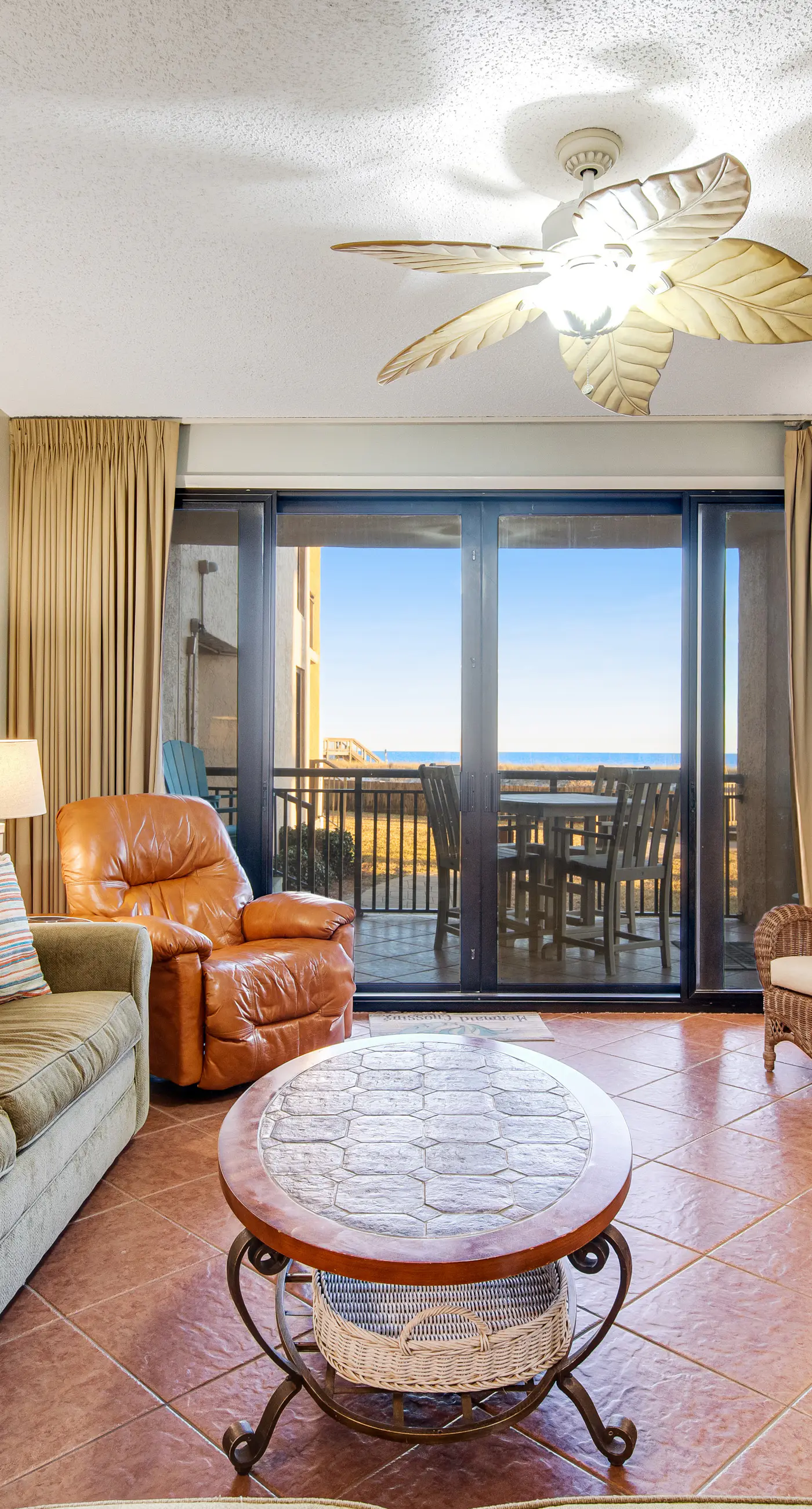 Beachfront condo with pool, tennis, fitness center & WiFi