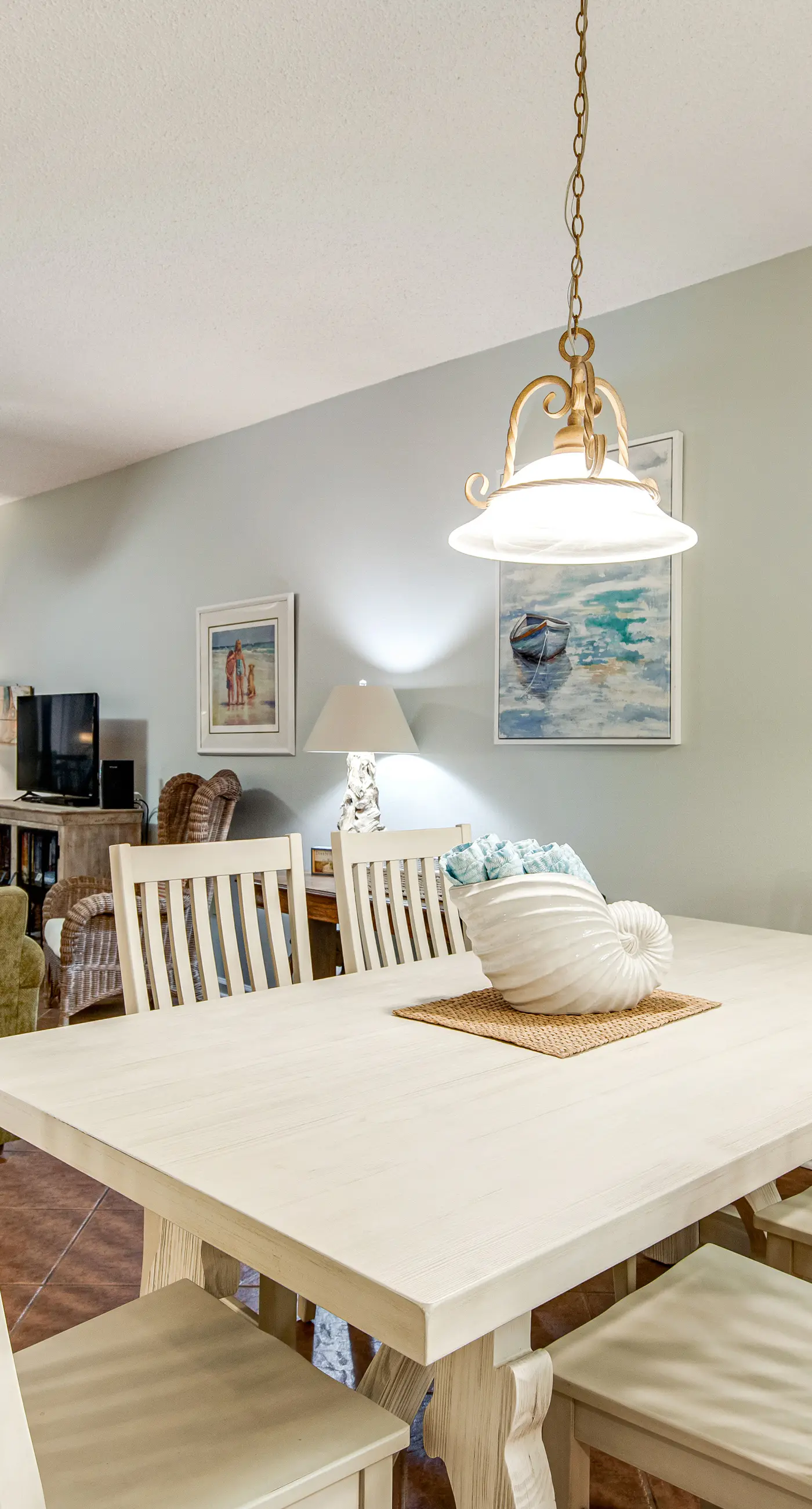 Beachfront condo with pool, tennis, fitness center & WiFi