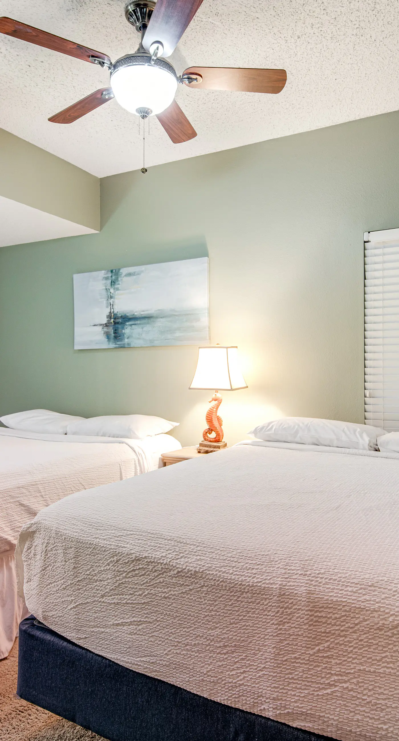 Beachfront condo with pool, tennis, fitness center & WiFi