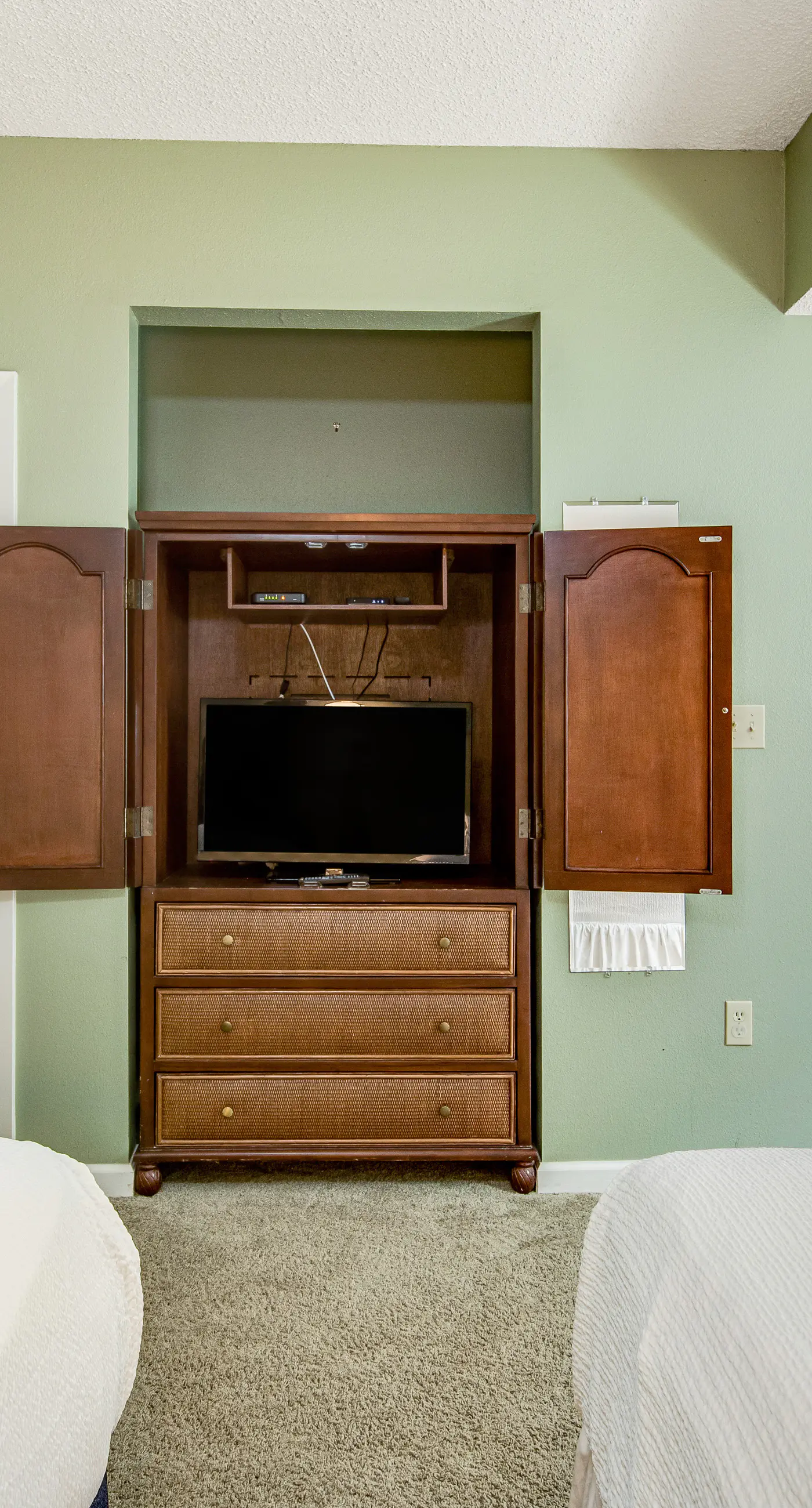 Beachfront condo with pool, tennis, fitness center & WiFi