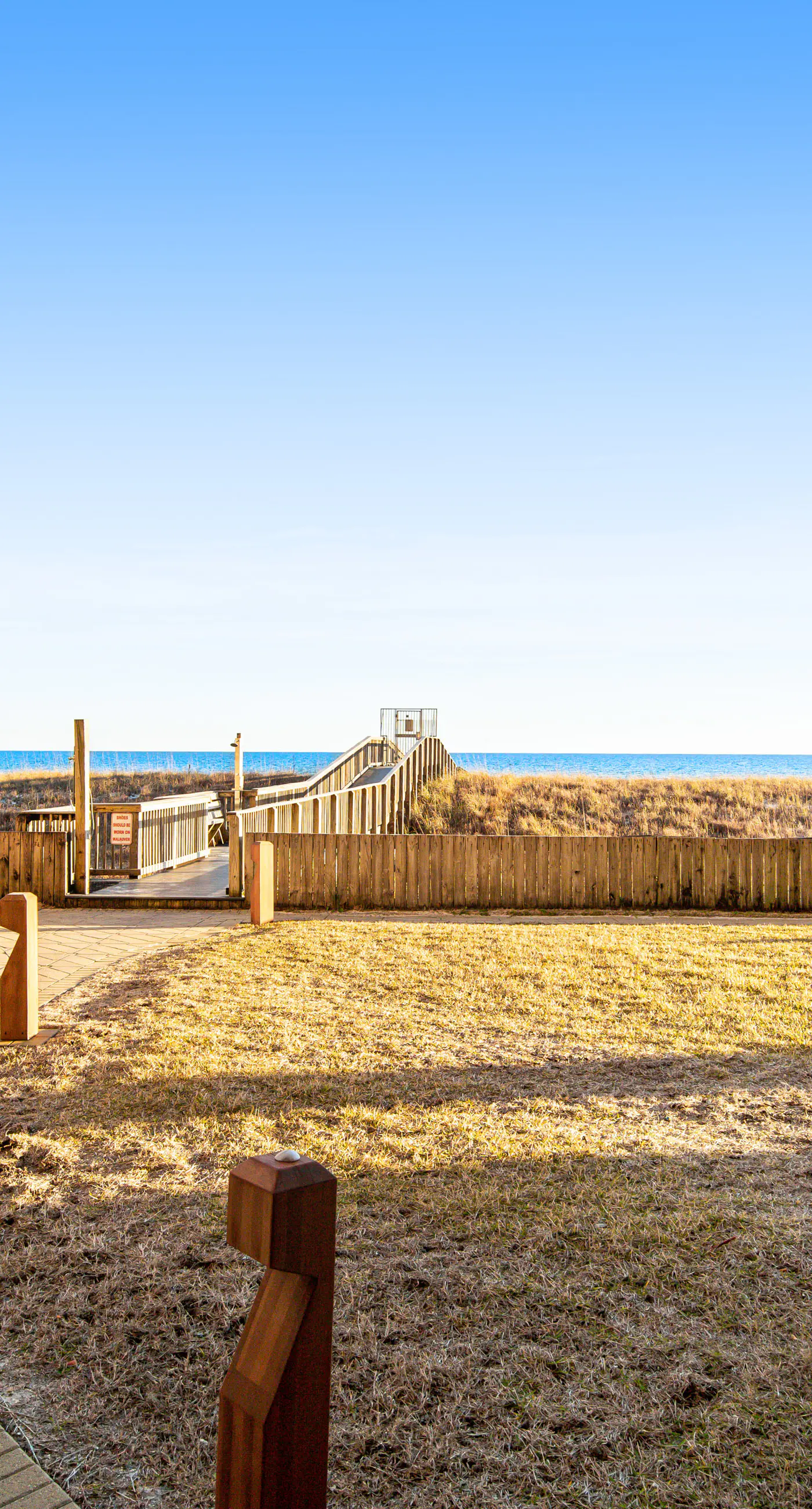 Beachfront condo with pool, tennis, fitness center & WiFi