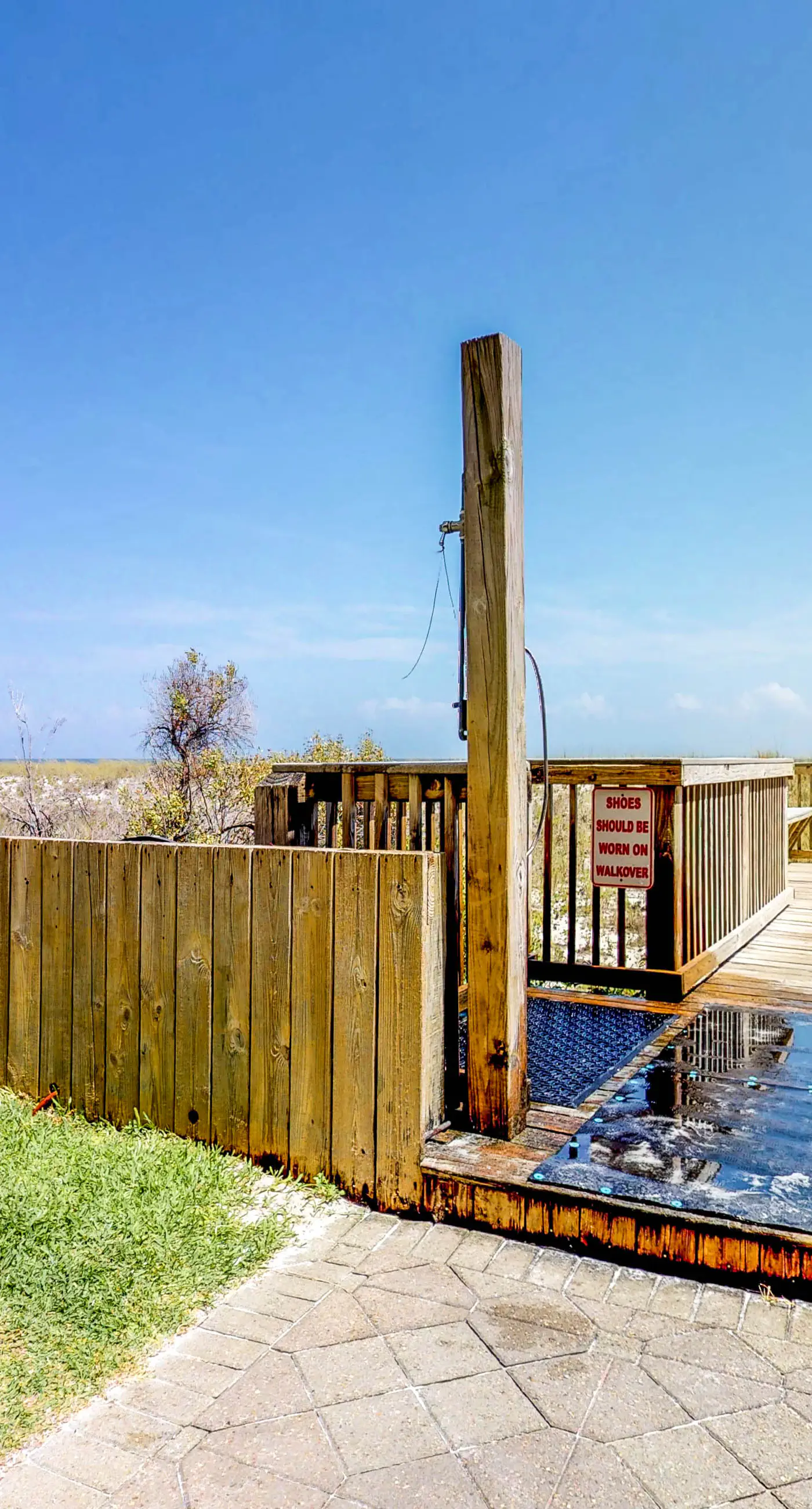 Beachfront condo with pool, tennis, fitness center & WiFi