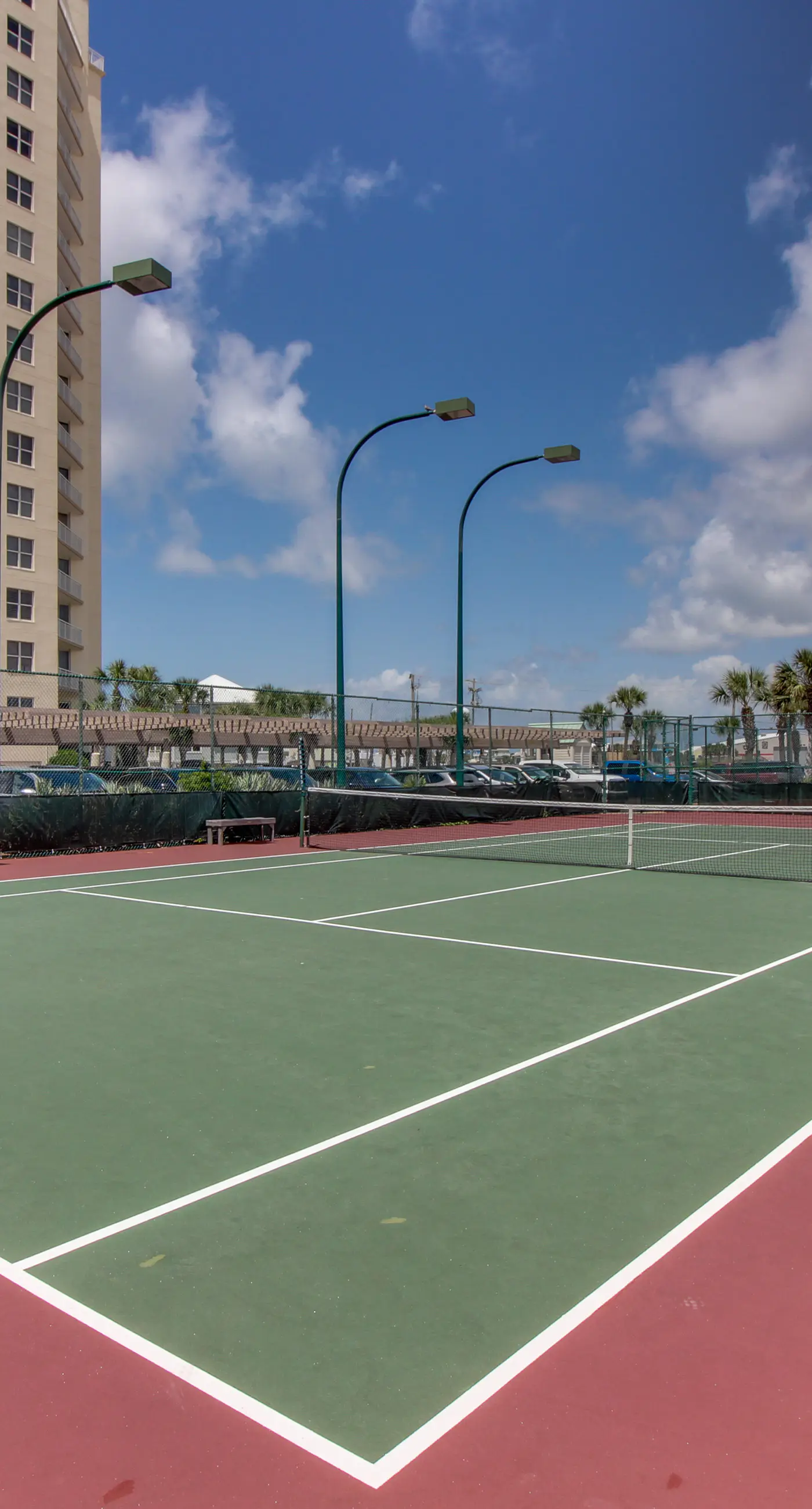 Beachfront condo with pool, tennis, fitness center & WiFi