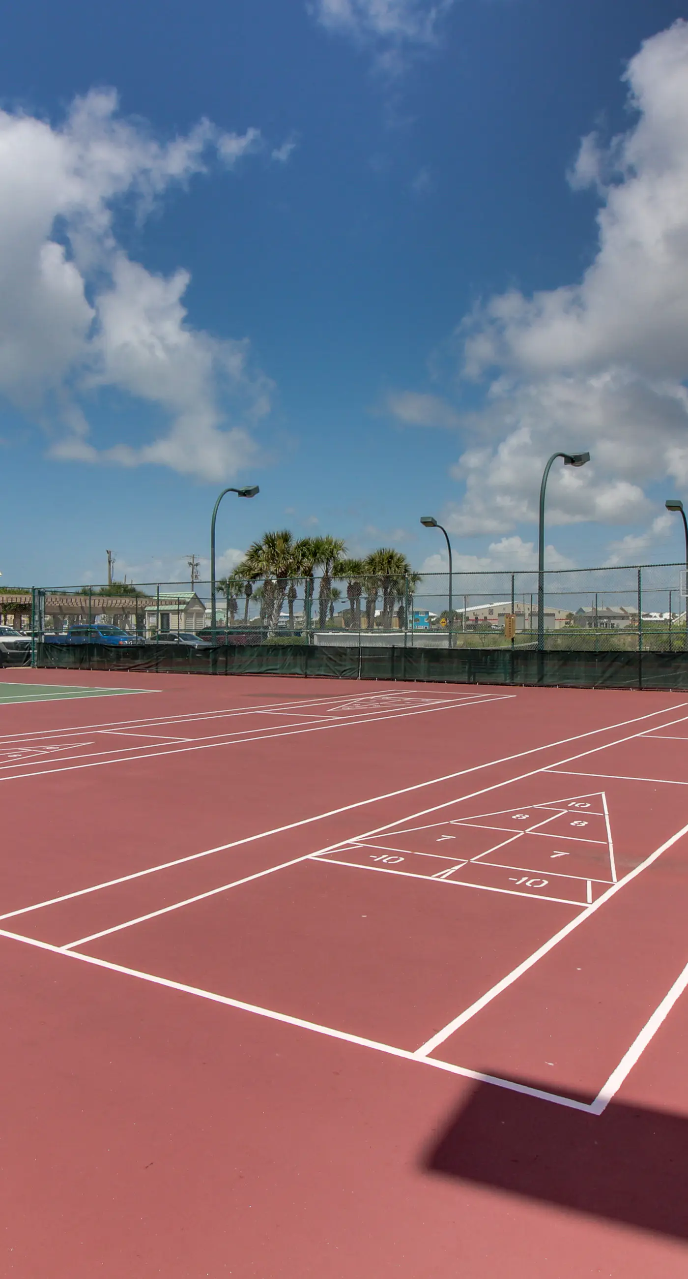 Beachfront condo with pool, tennis, fitness center & WiFi