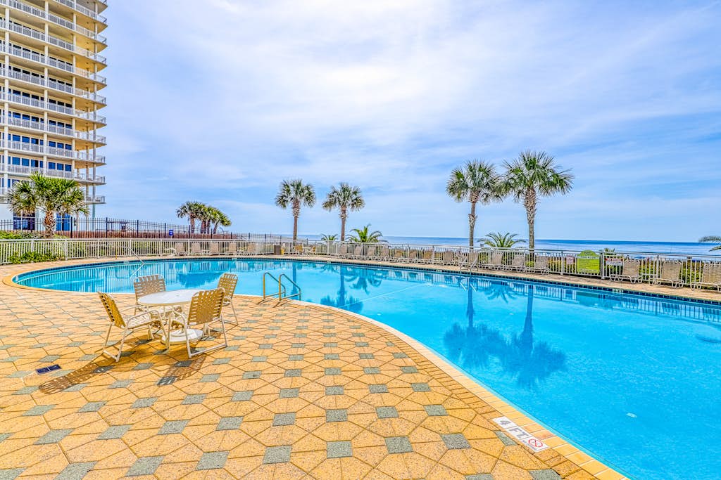 2nd Floor Cute Gulf Front Condo Many Amenities, Private Beach Access