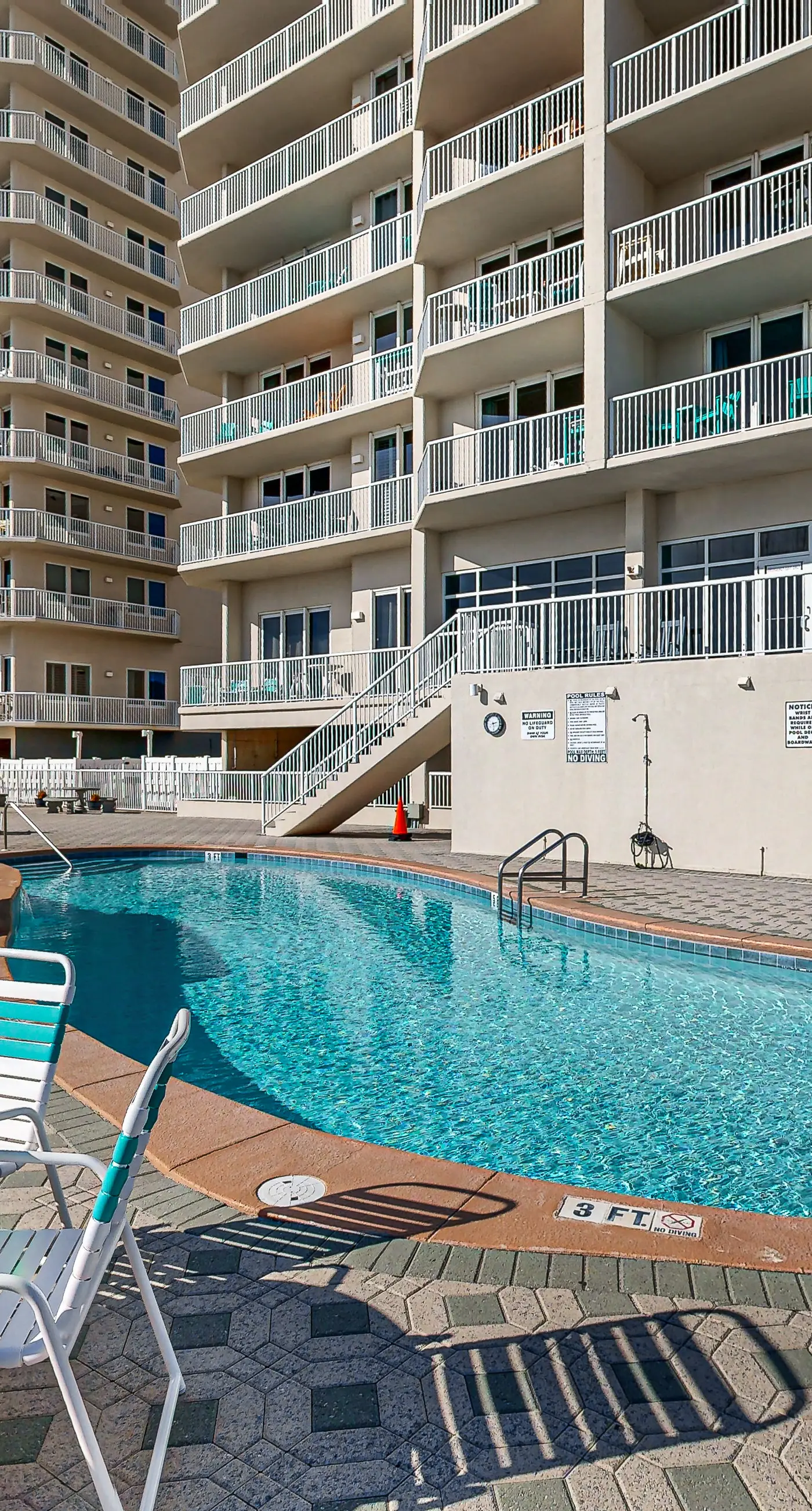 7th-floor bright, open condo - close to dining with Gulf front views