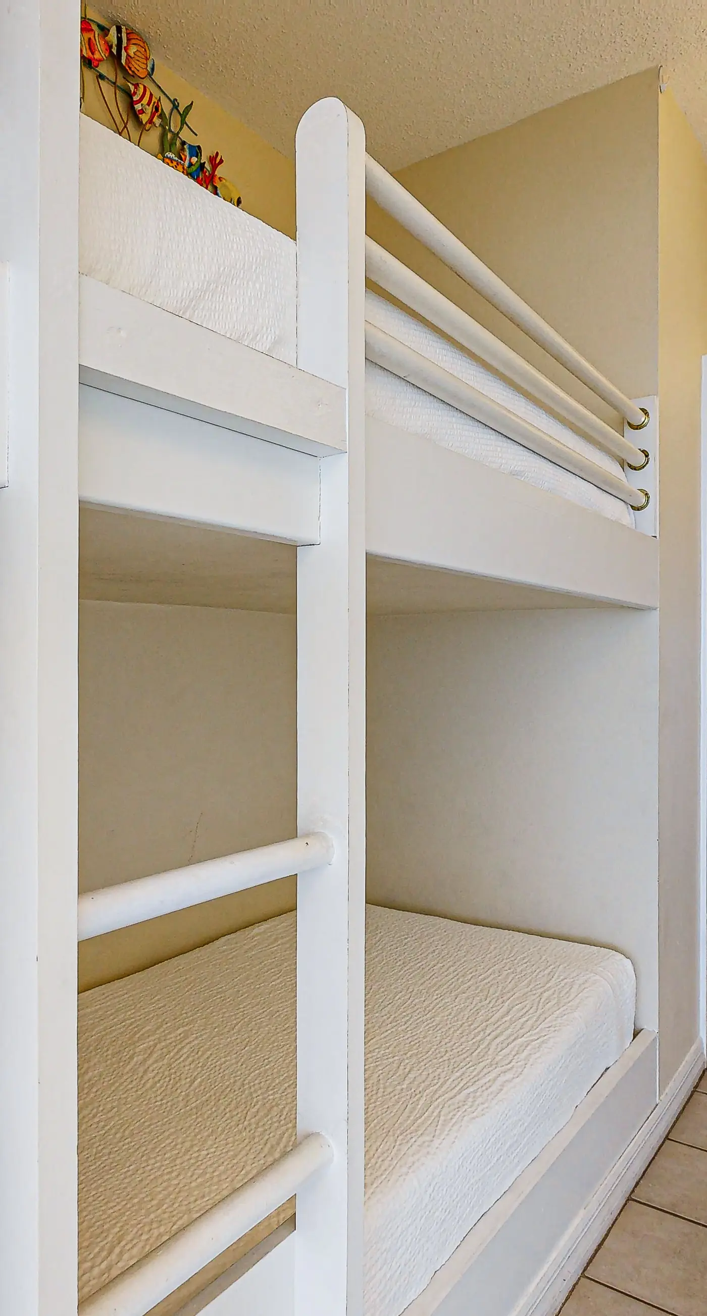 7th-floor bright, open condo - close to dining with Gulf front views