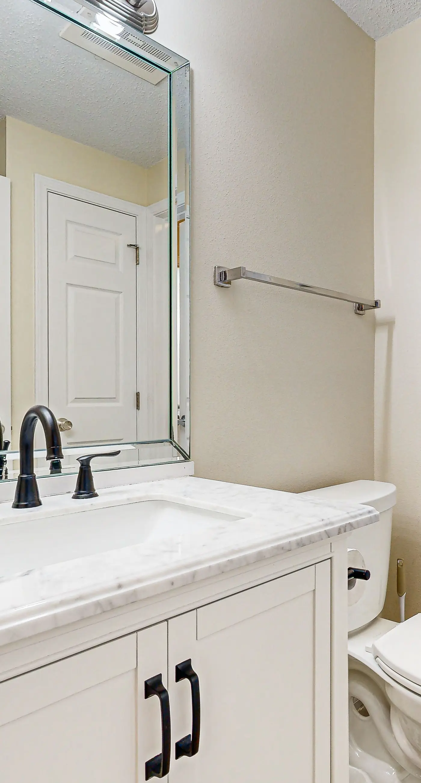 7th-floor bright, open condo - close to dining with Gulf front views