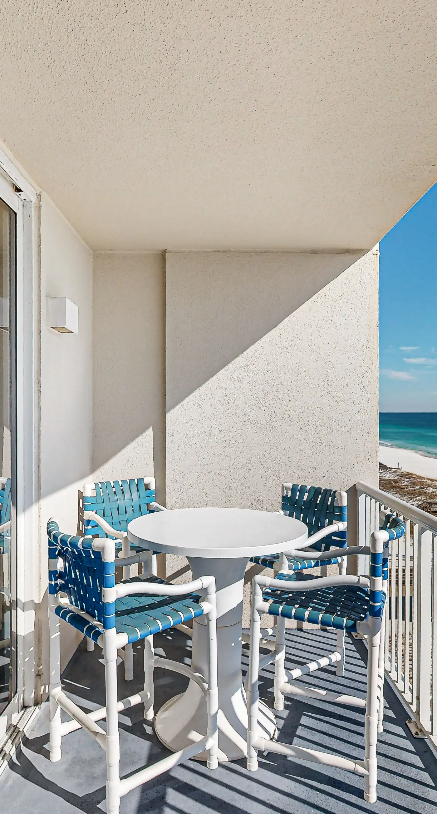 7th-floor bright, open condo - close to dining with Gulf front views