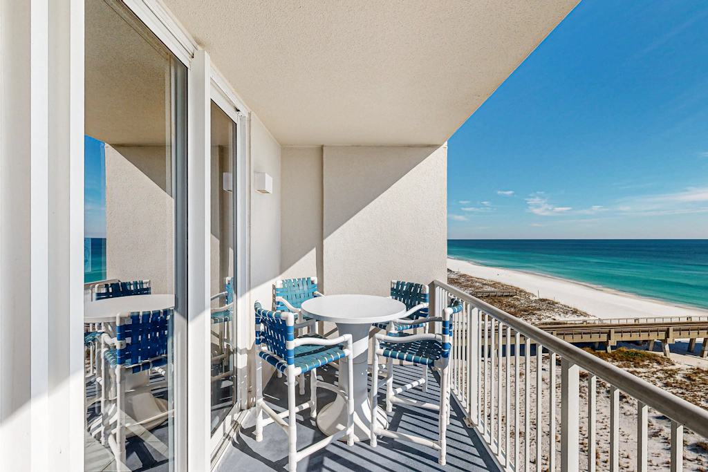 7th-floor bright, open condo - close to dining with Gulf front views