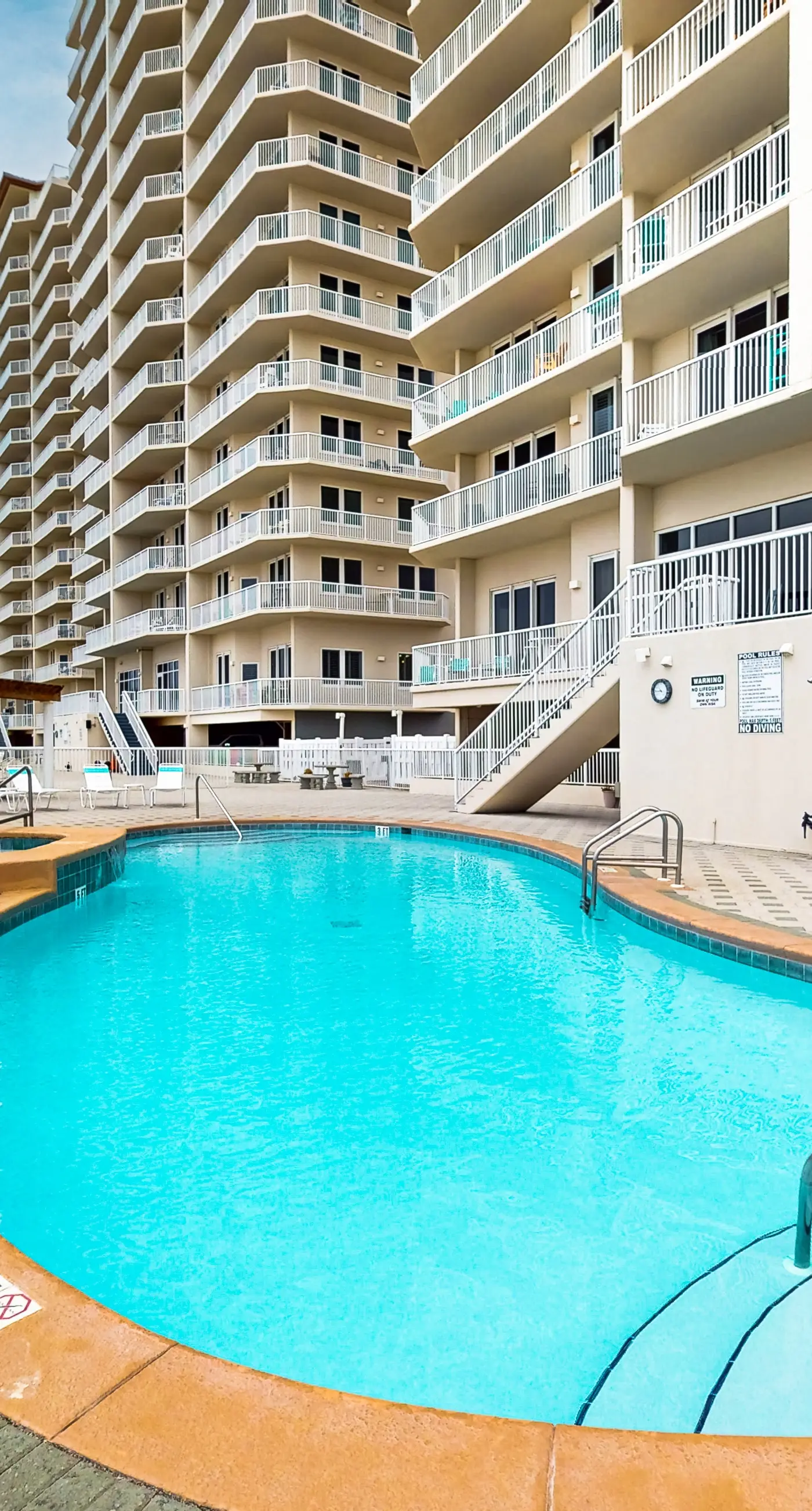 7th-floor bright, open condo - close to dining with Gulf front views