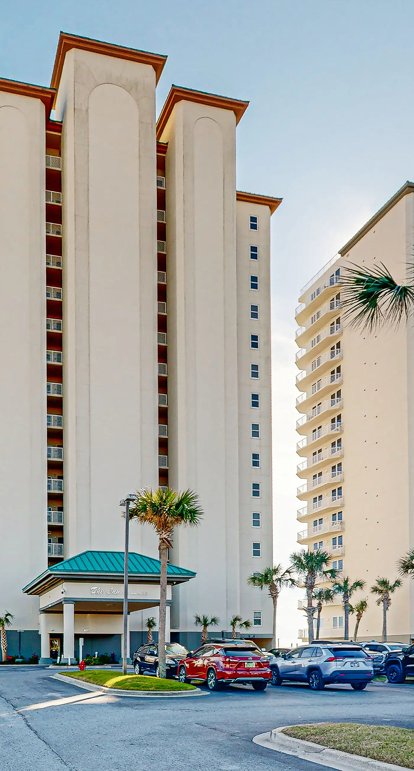 7th-floor bright, open condo - close to dining with Gulf front views