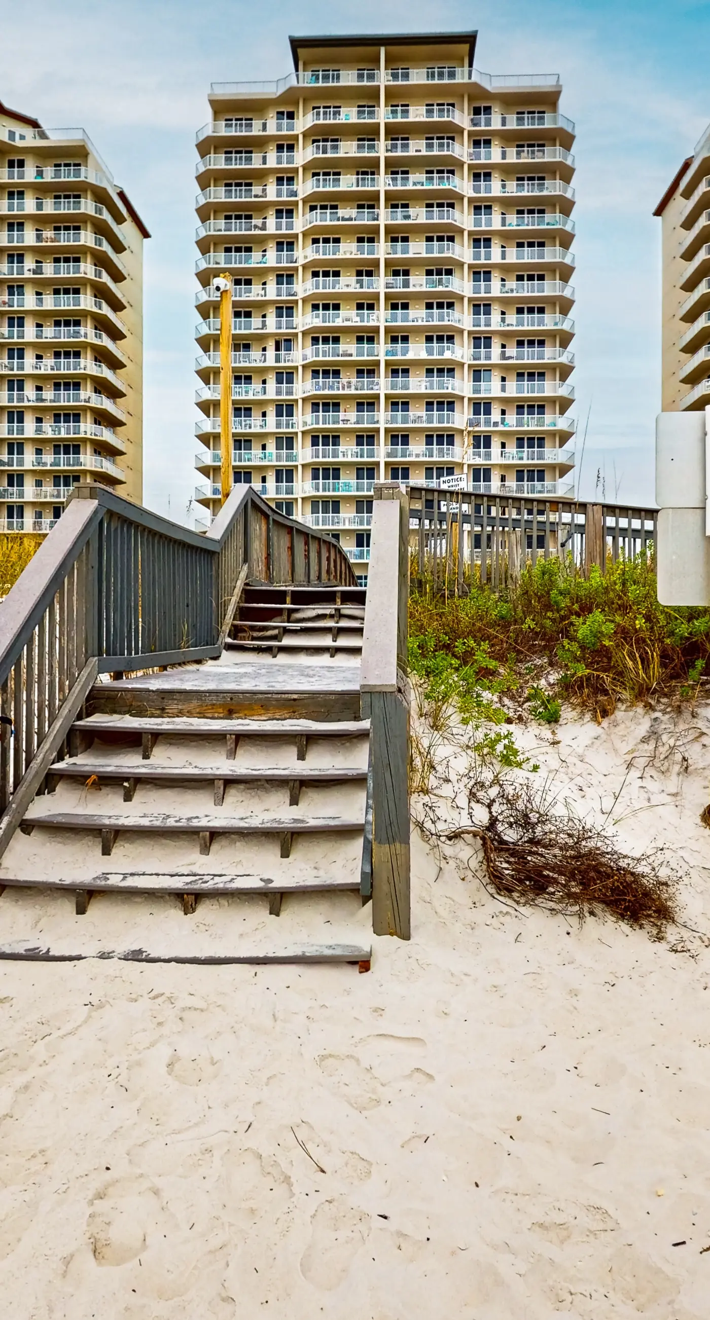 7th-floor bright, open condo - close to dining with Gulf front views