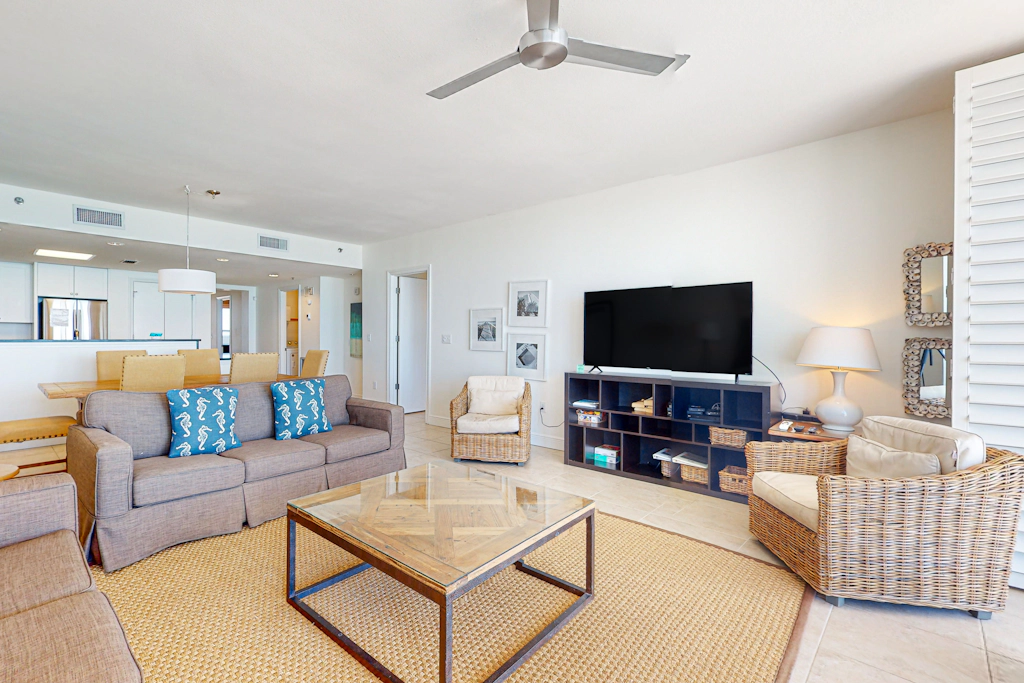 9th Floor Gulf-Front Condo with Plenty Of Resort Amenities, Close To Dining