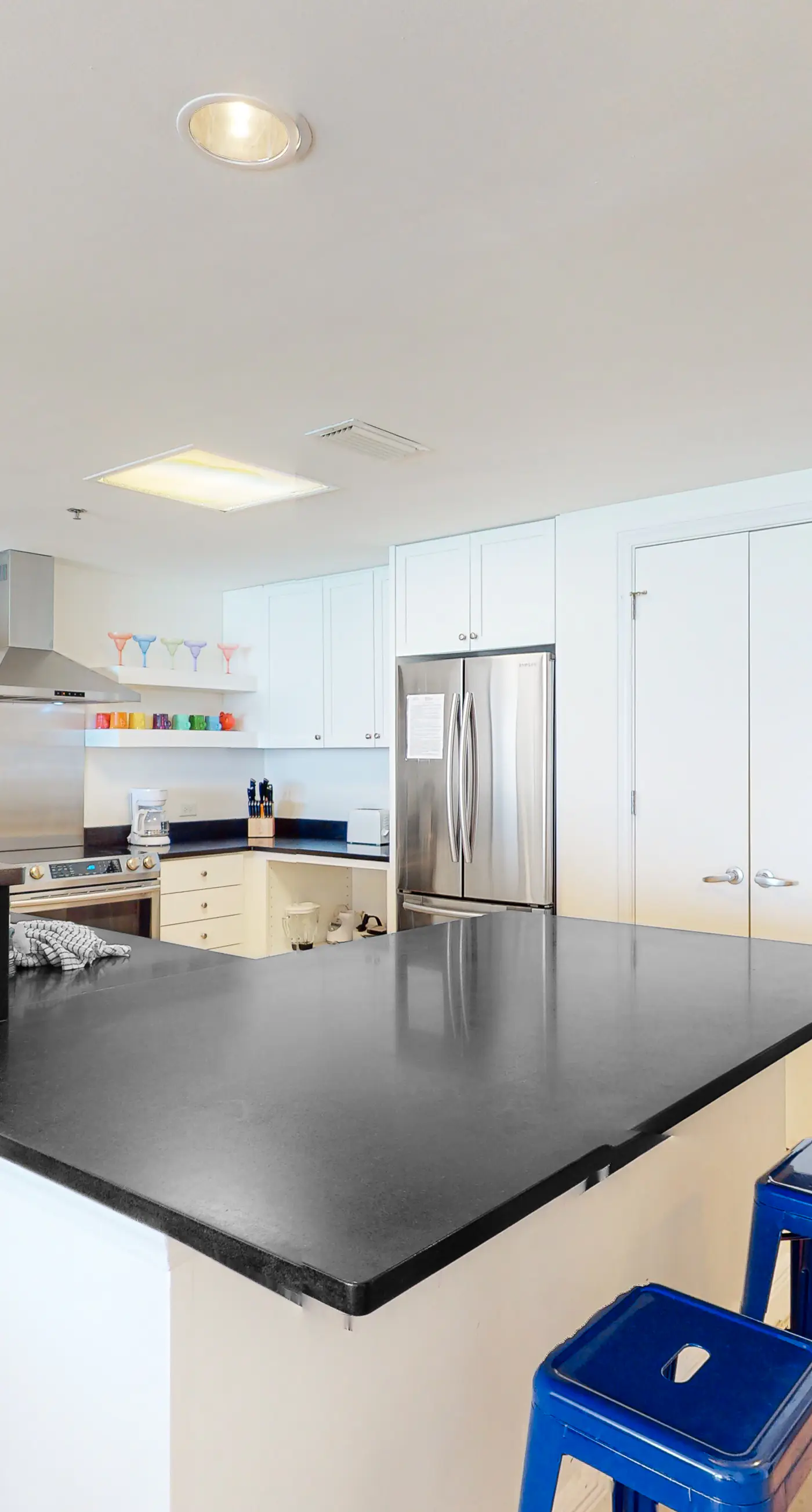 9th Floor Gulf-Front Condo with Plenty Of Resort Amenities, Close To Dining