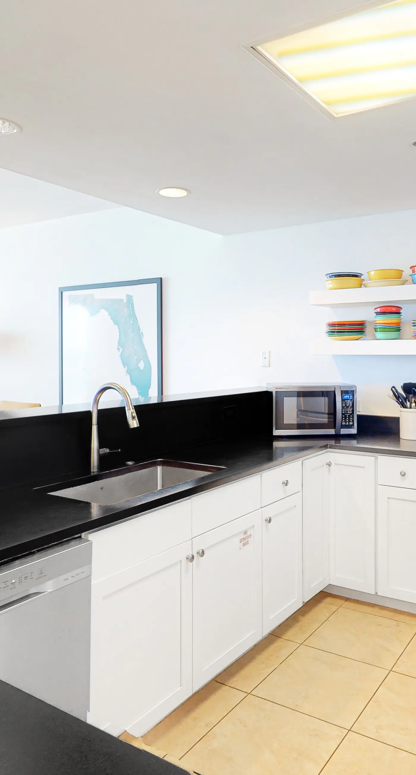 9th Floor Gulf-Front Condo with Plenty Of Resort Amenities, Close To Dining