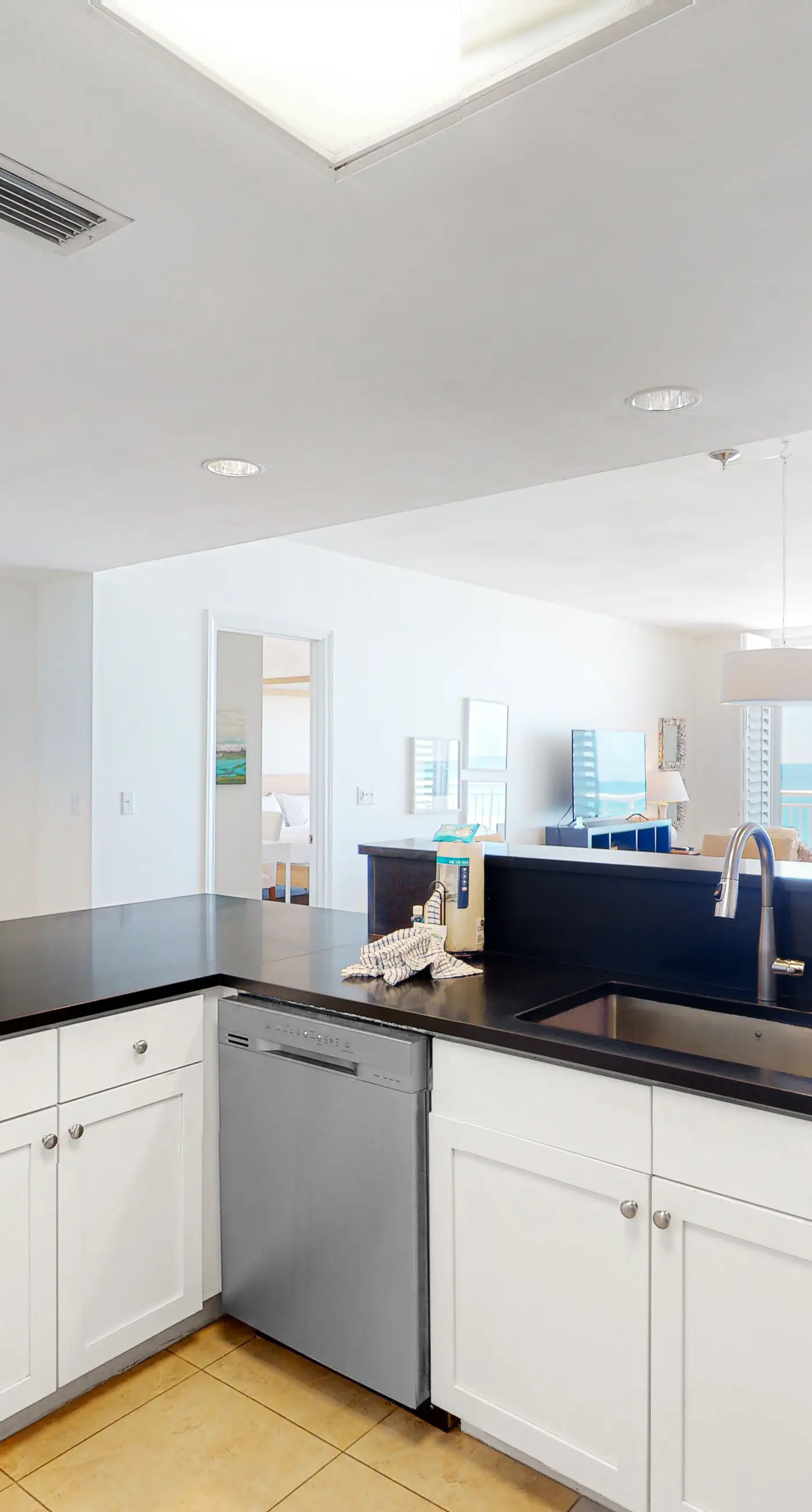 9th Floor Gulf-Front Condo with Plenty Of Resort Amenities, Close To Dining