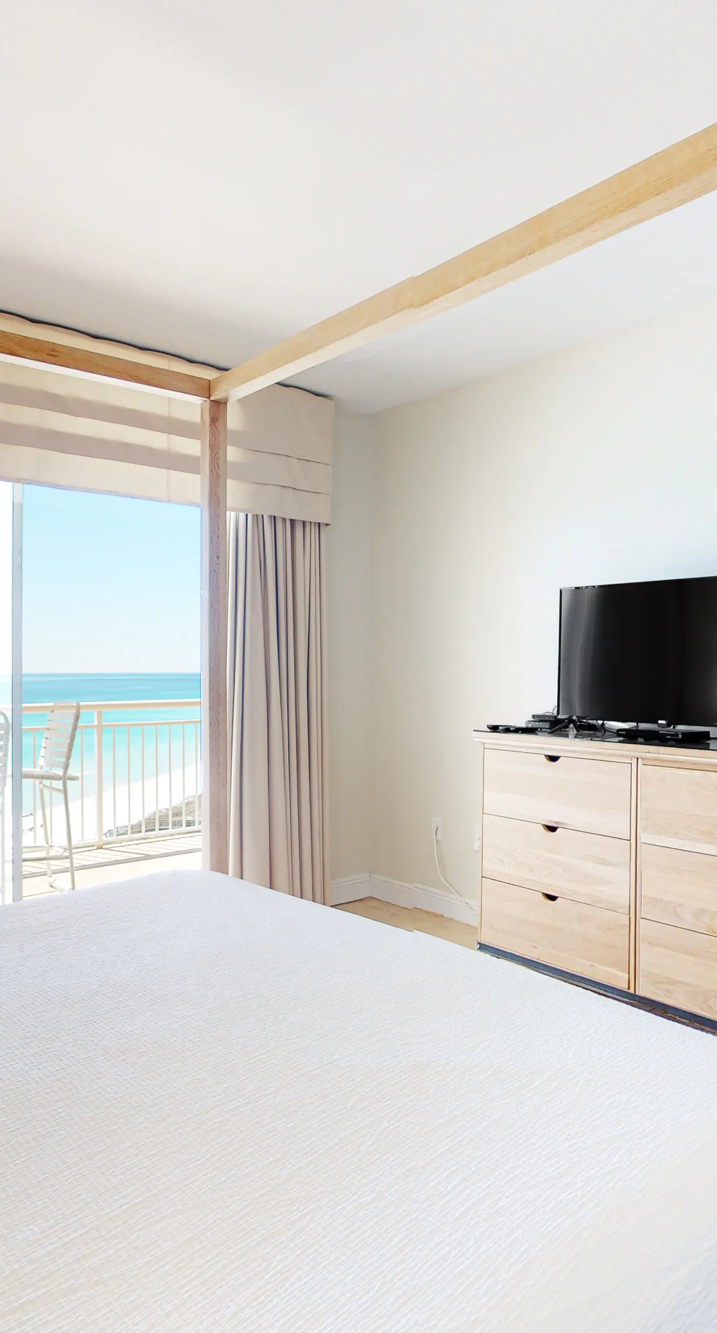 9th Floor Gulf-Front Condo with Plenty Of Resort Amenities, Close To Dining