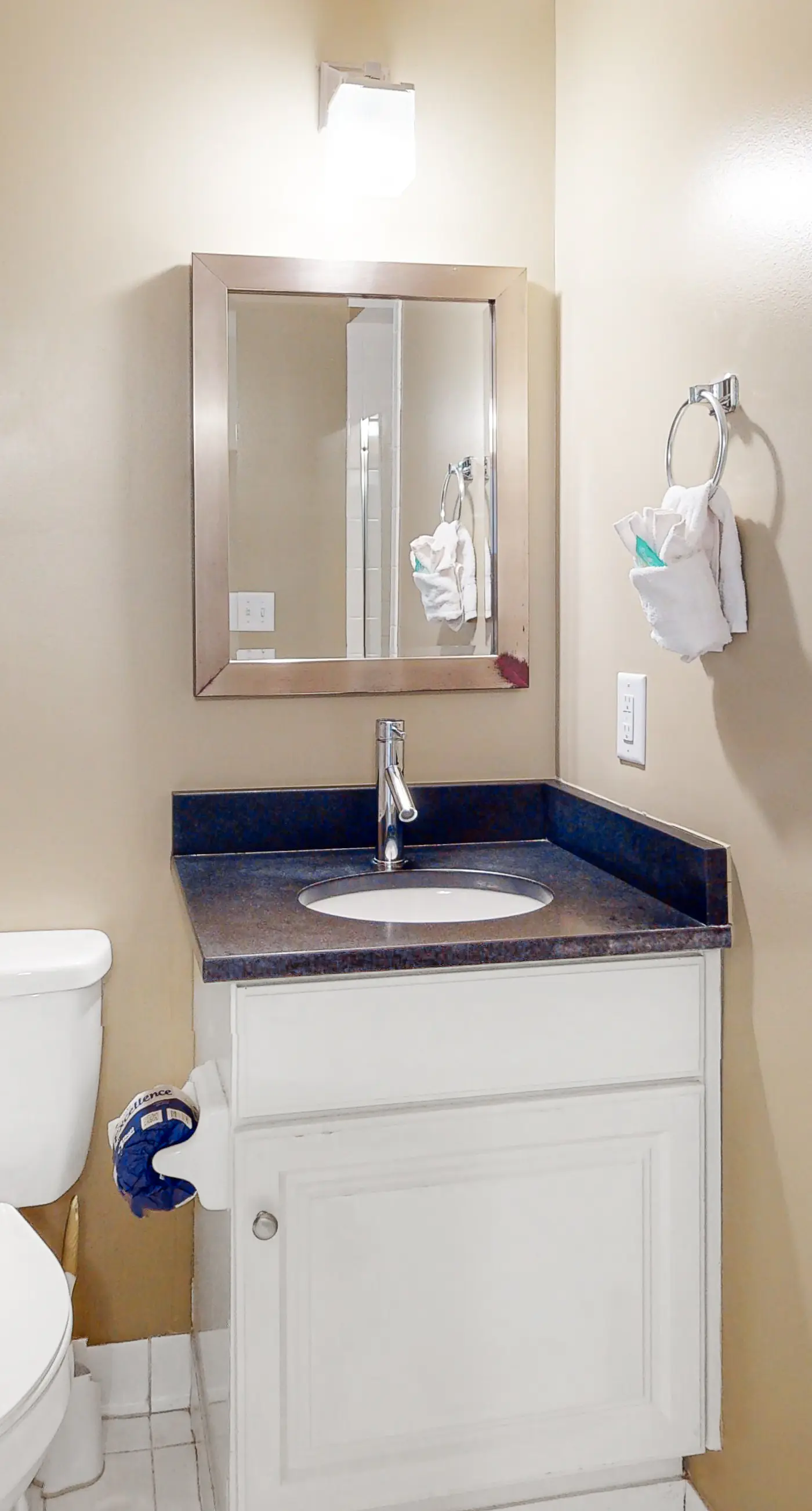 9th Floor Gulf-Front Condo with Plenty Of Resort Amenities, Close To Dining