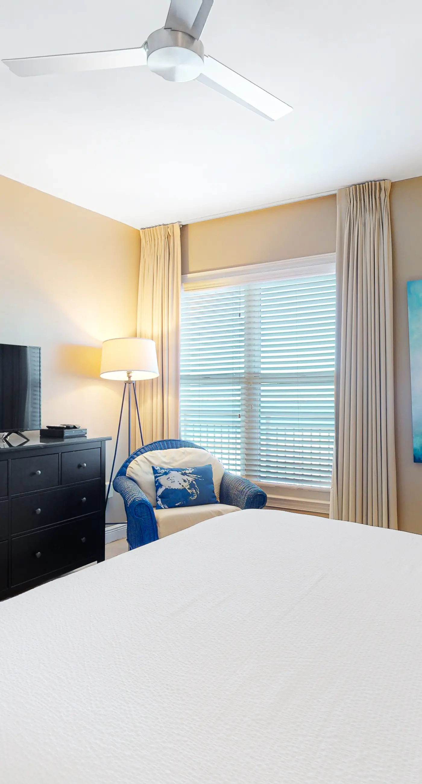 9th Floor Gulf-Front Condo with Plenty Of Resort Amenities, Close To Dining