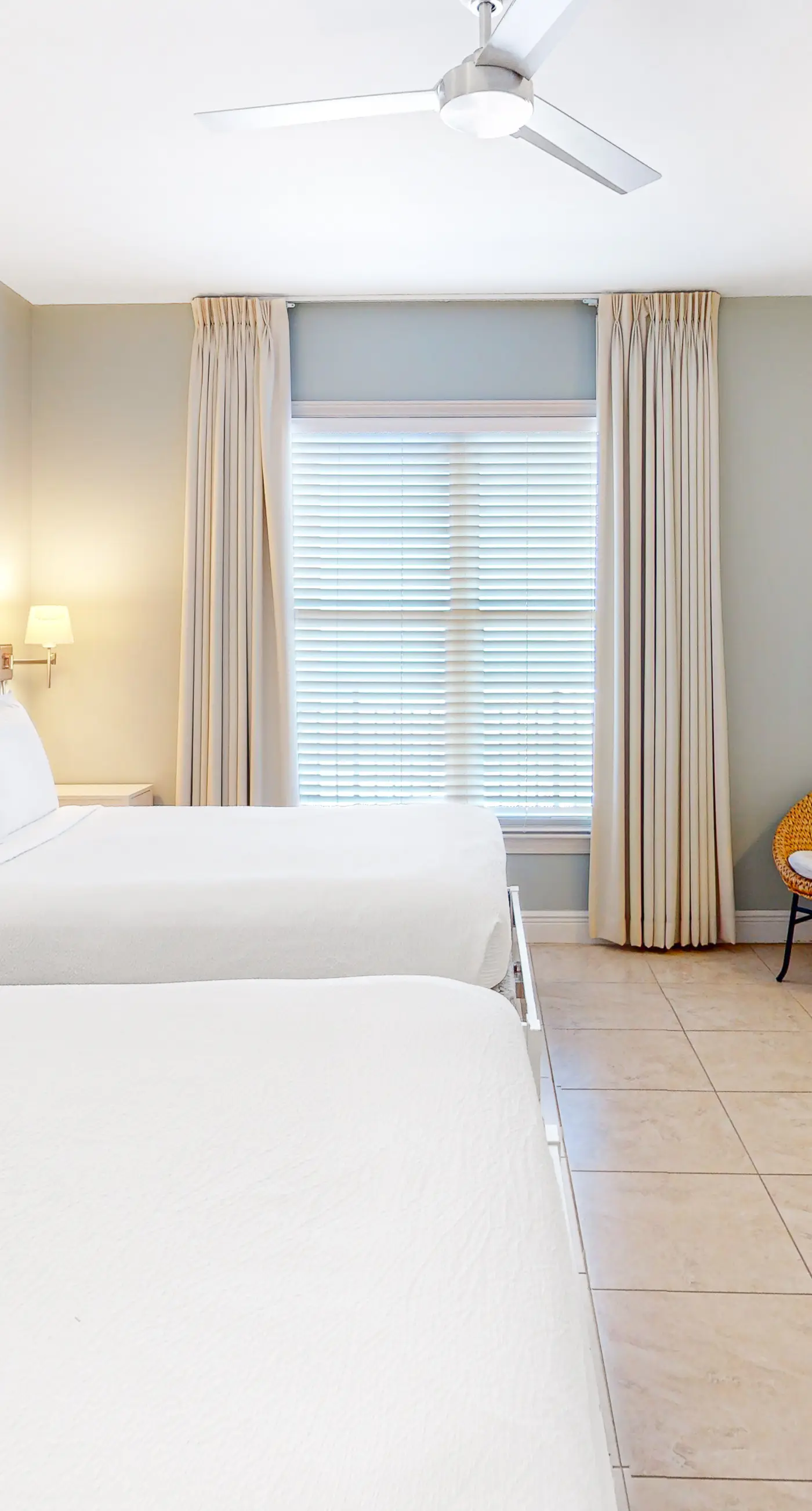 9th Floor Gulf-Front Condo with Plenty Of Resort Amenities, Close To Dining