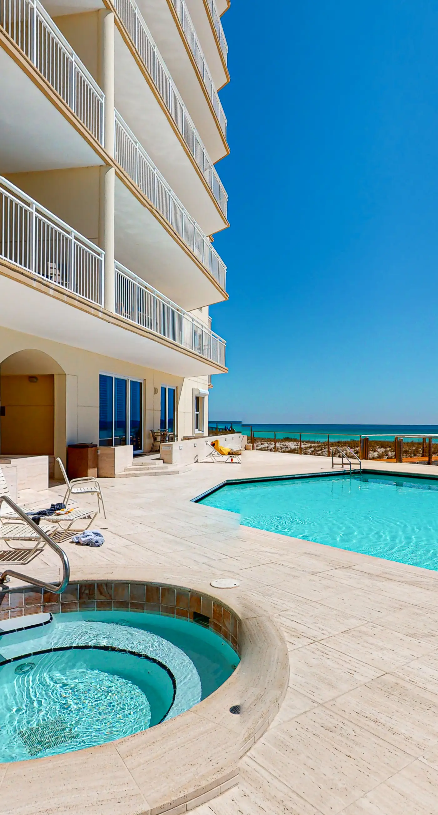 9th Floor Gulf-Front Condo with Plenty Of Resort Amenities, Close To Dining