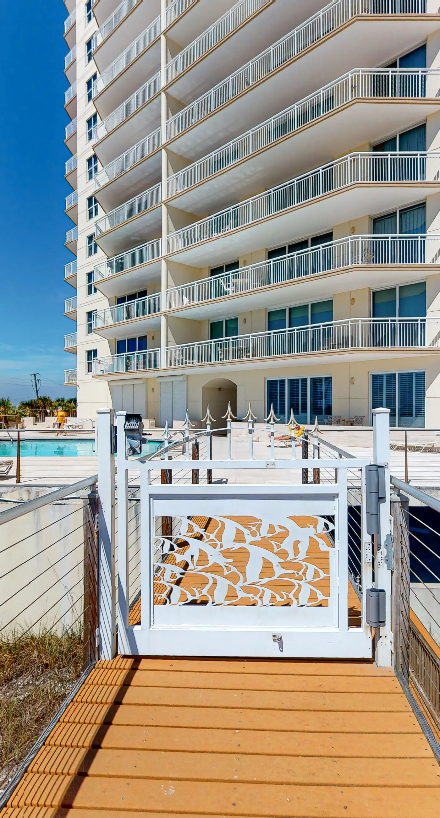 9th Floor Gulf-Front Condo with Plenty Of Resort Amenities, Close To Dining