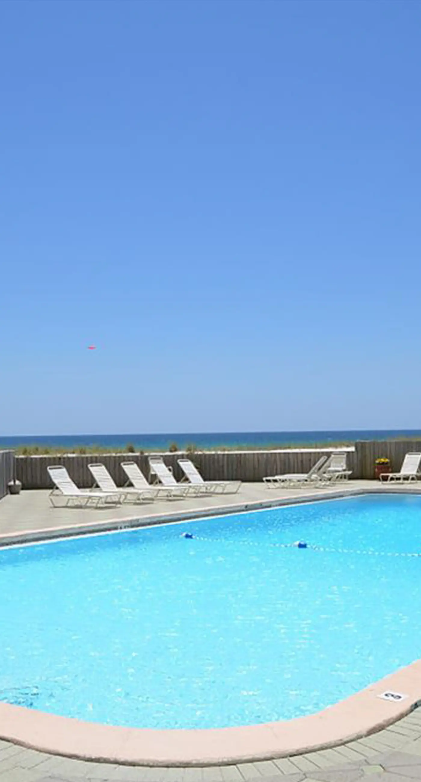 Gorgeous waterfront condo with pool, fitness room & WiFi