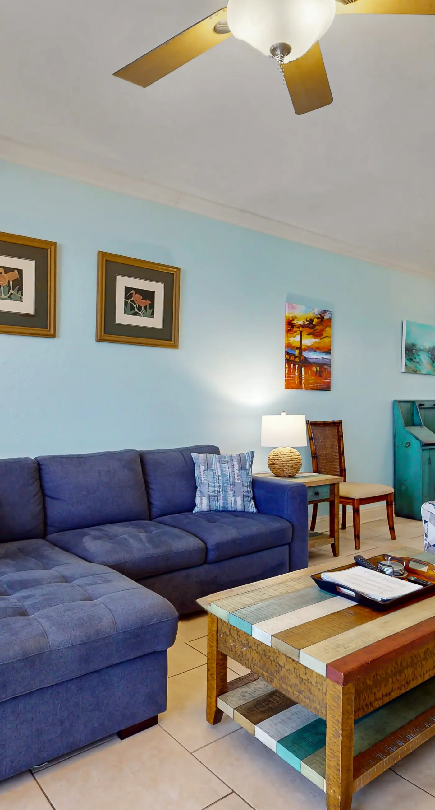 Gorgeous waterfront condo with pool, fitness room & WiFi