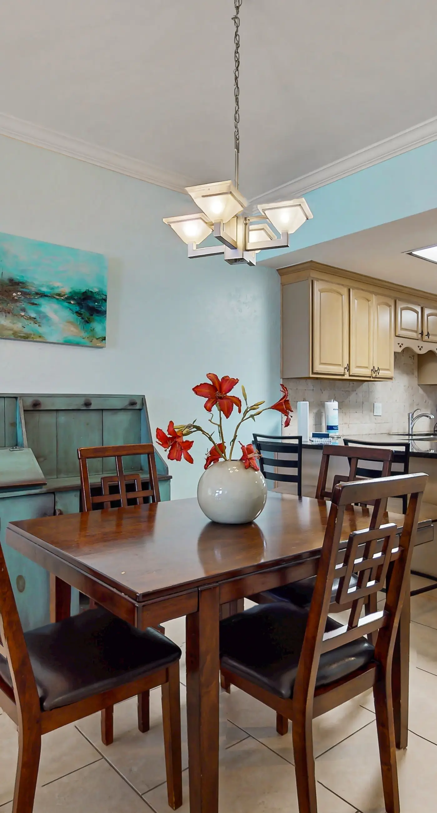 Gorgeous waterfront condo with pool, fitness room & WiFi