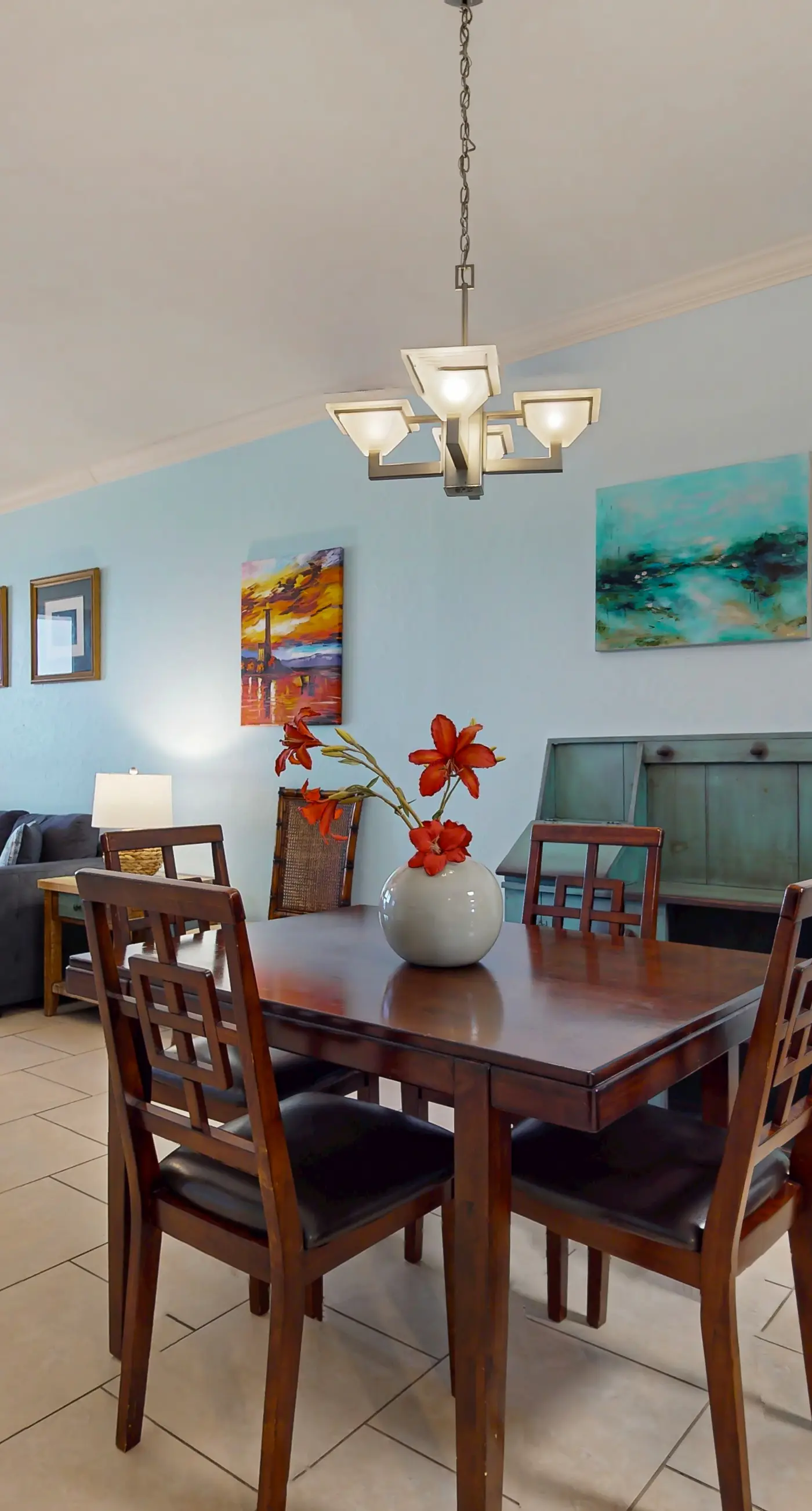 Gorgeous waterfront condo with pool, fitness room & WiFi