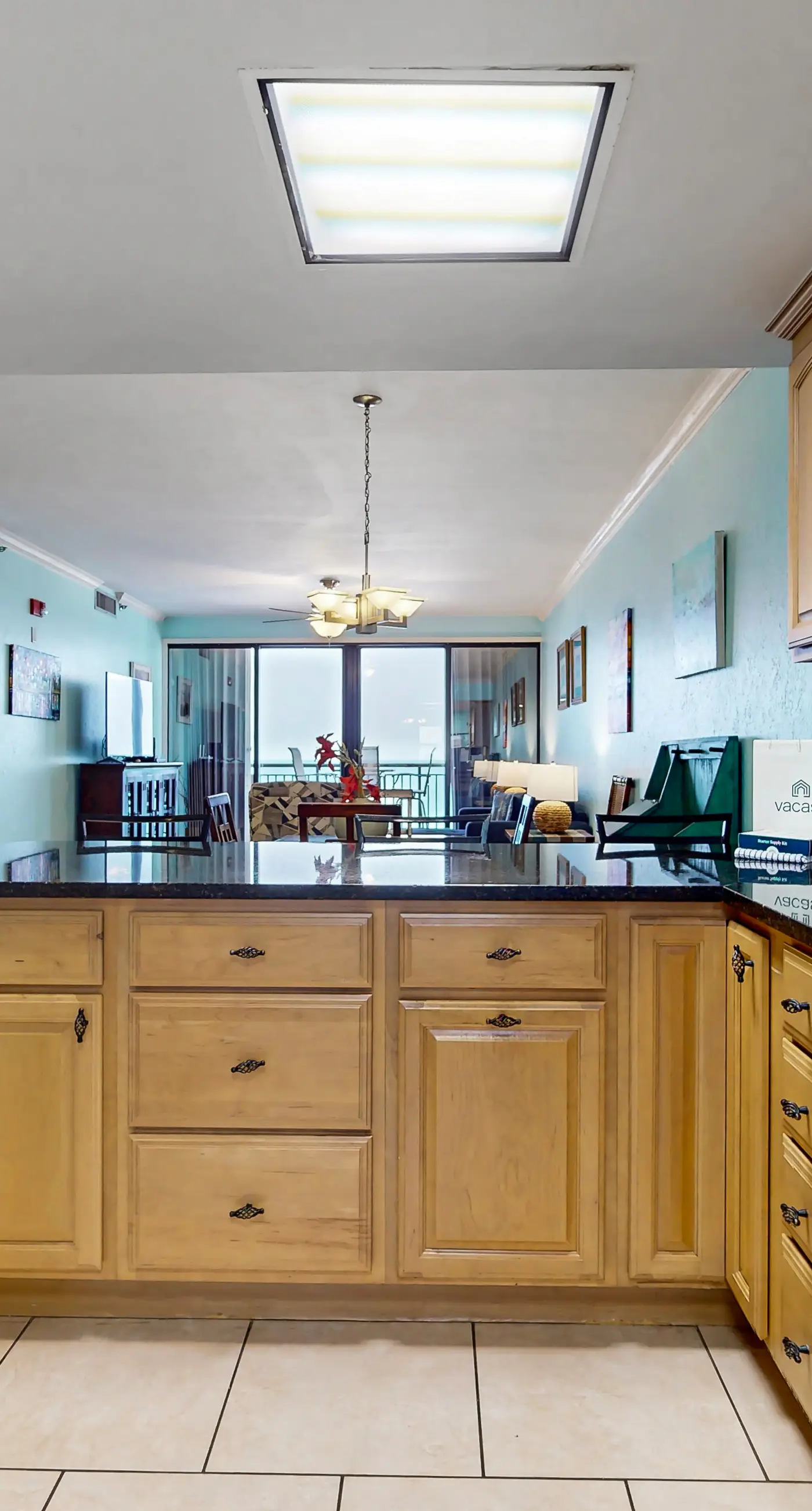 Gorgeous waterfront condo with pool, fitness room & WiFi