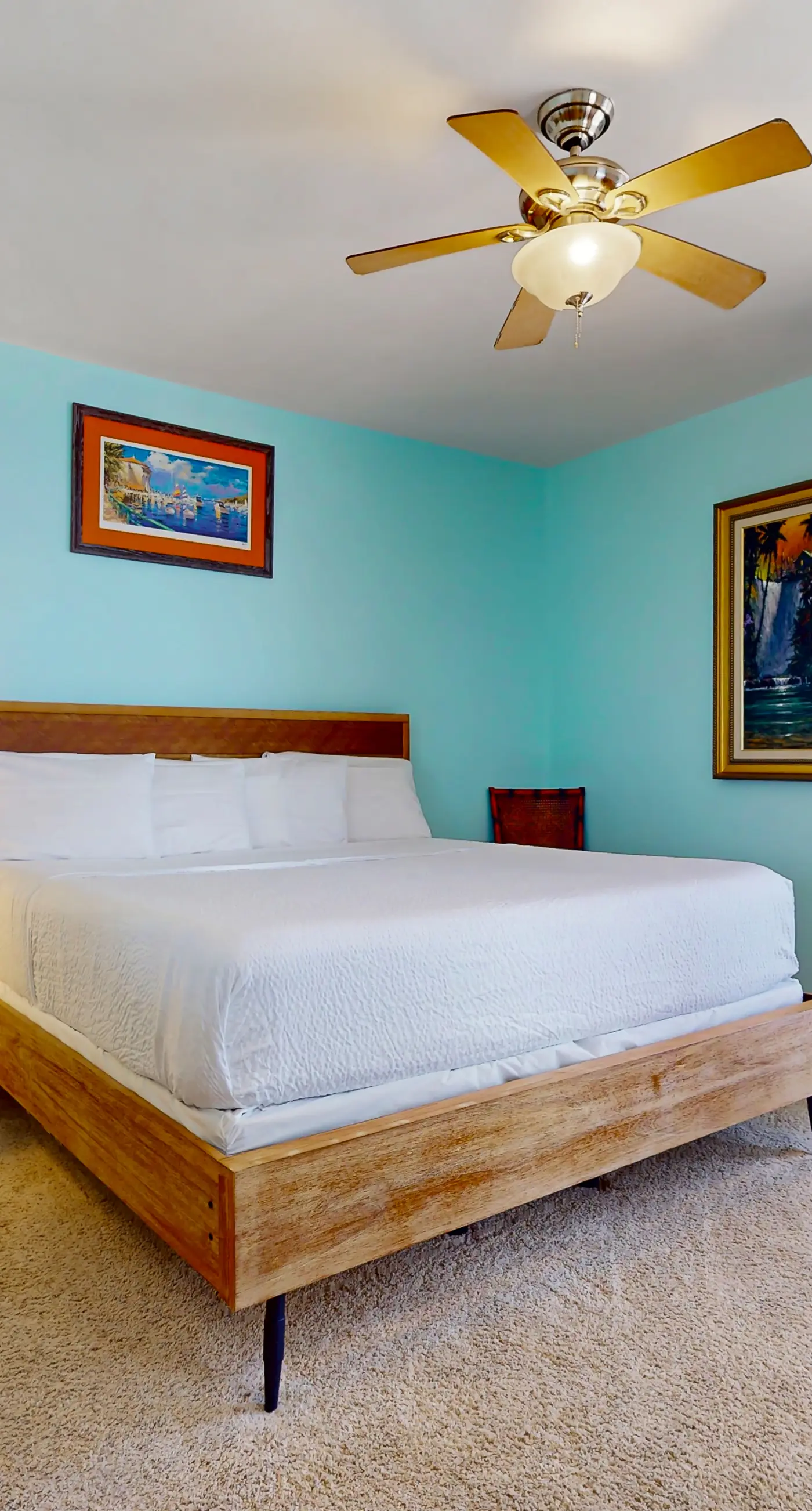 Gorgeous waterfront condo with pool, fitness room & WiFi