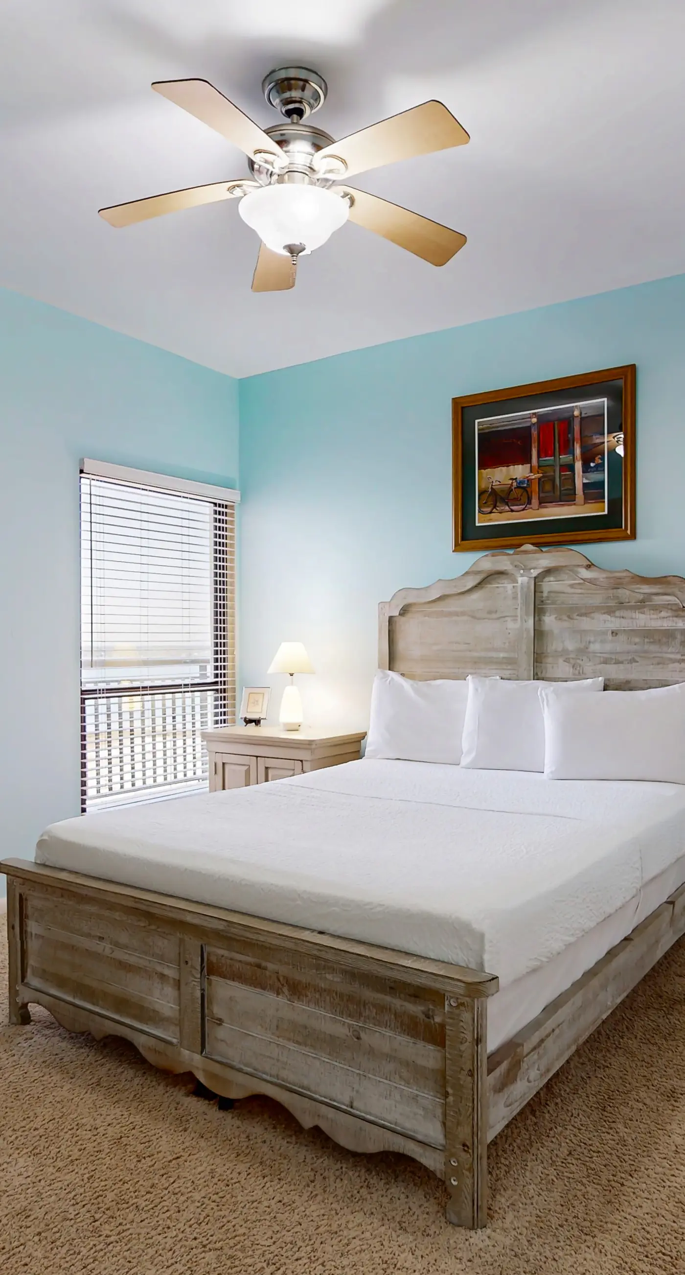 Gorgeous waterfront condo with pool, fitness room & WiFi