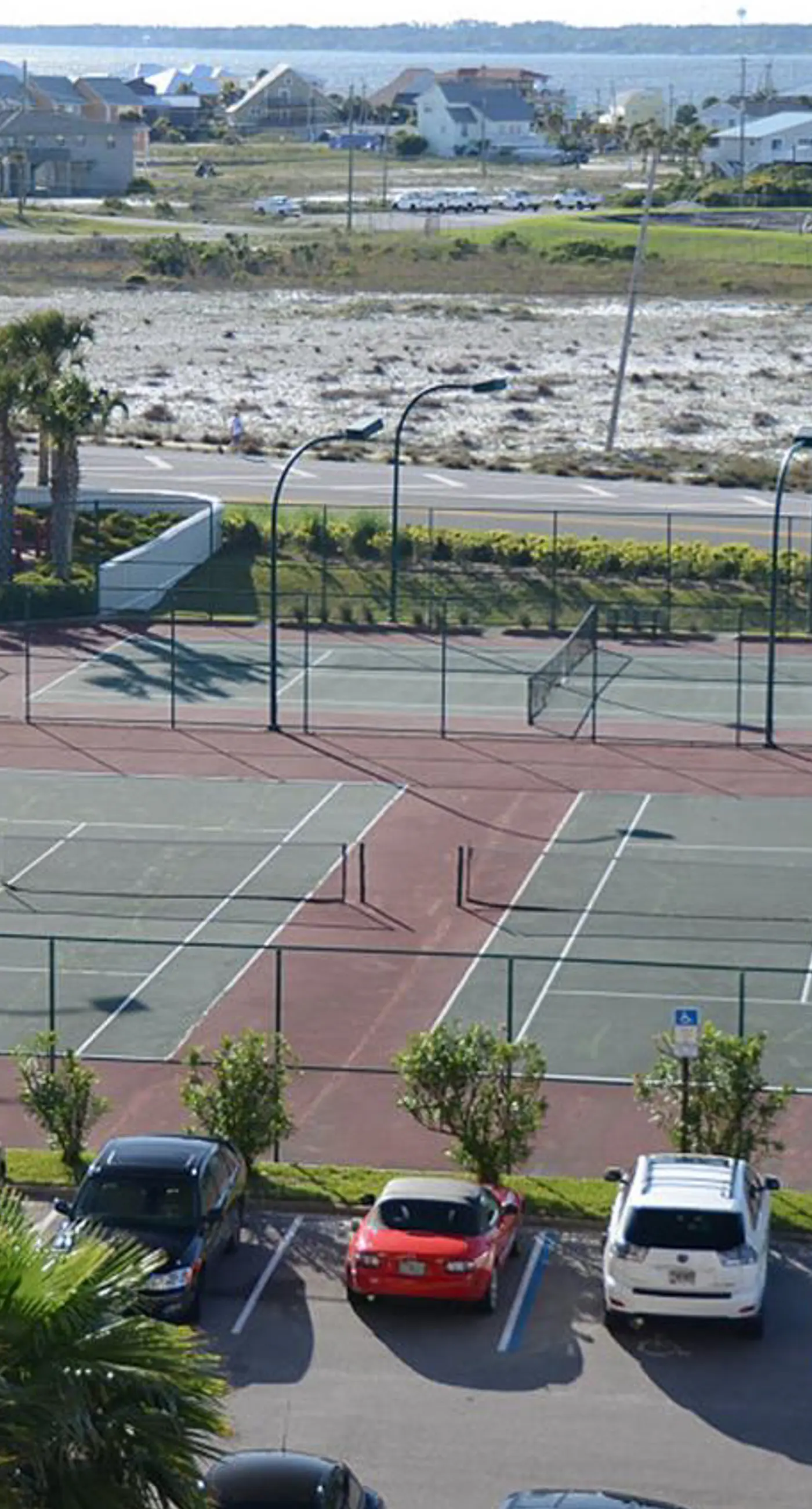 Gorgeous waterfront condo with pool, fitness room & WiFi